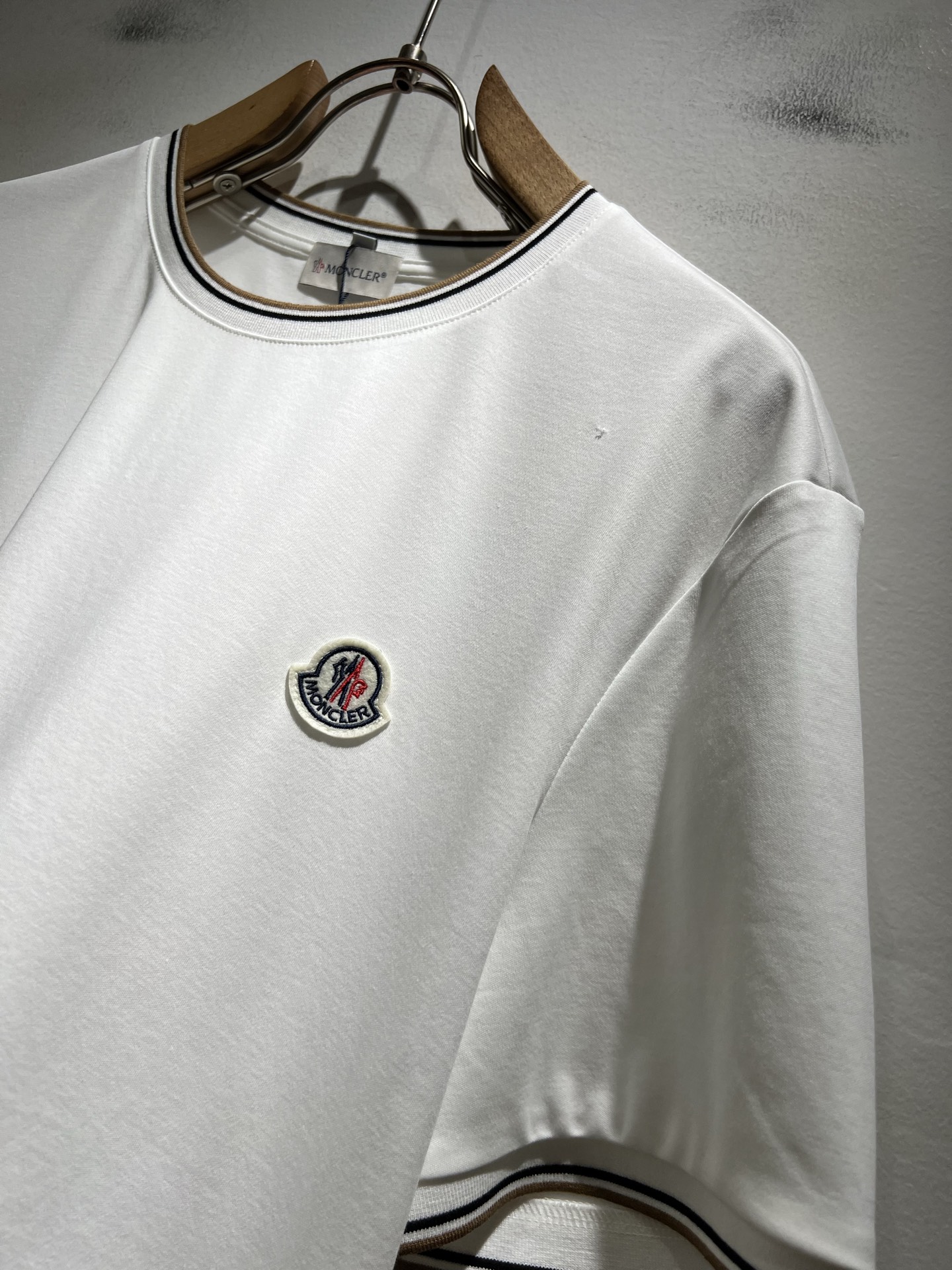 Moncler蒙家 2026春夏最新男女同款👫贸易订单短袖T恤，全品相！！网红款！采用logo图案徽章设