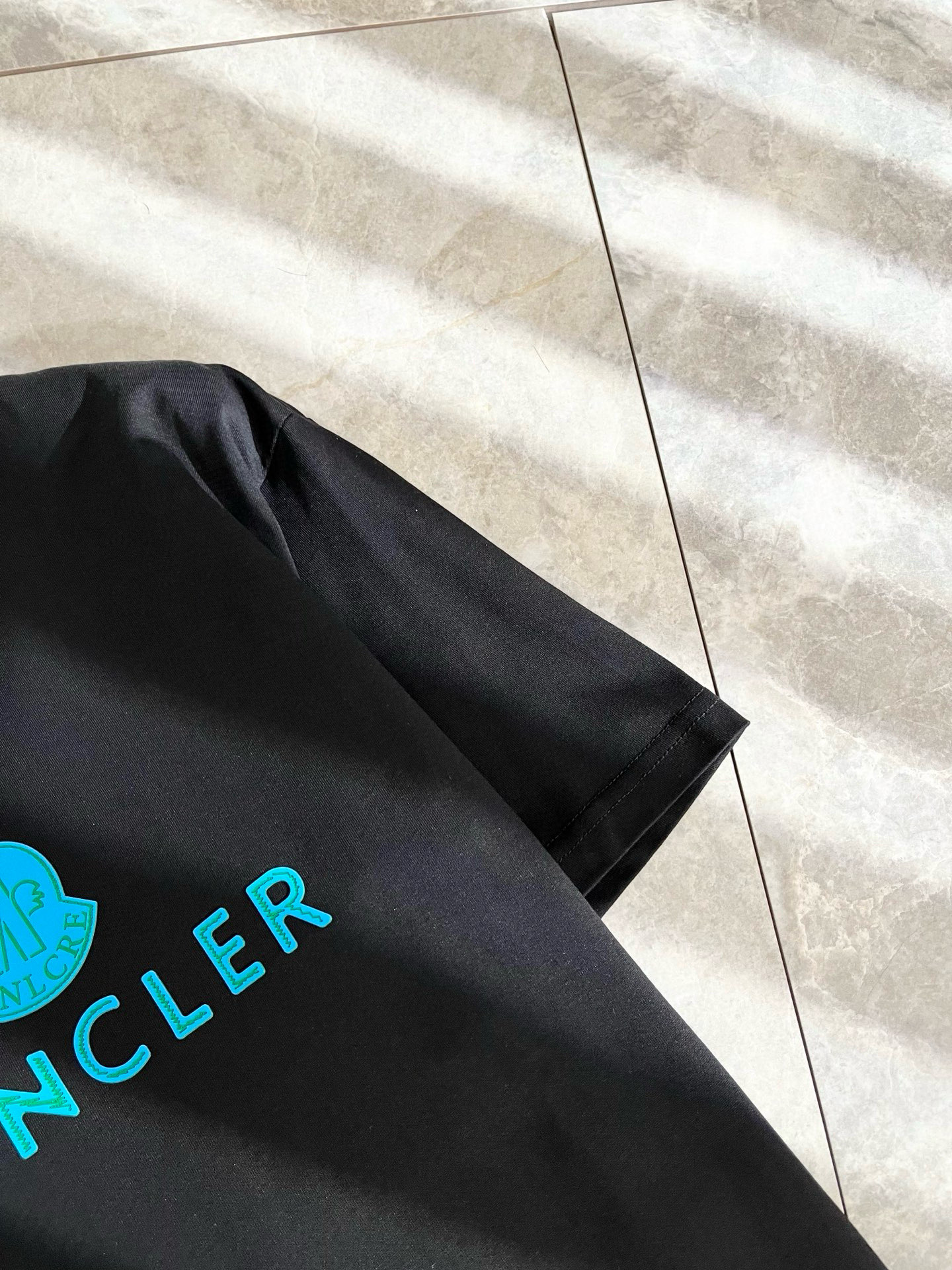 Moncler蒙家 2026春夏男女同款👫情侣款最新的贸易订单短袖T恤，全品相！！网红款！采用logo图
