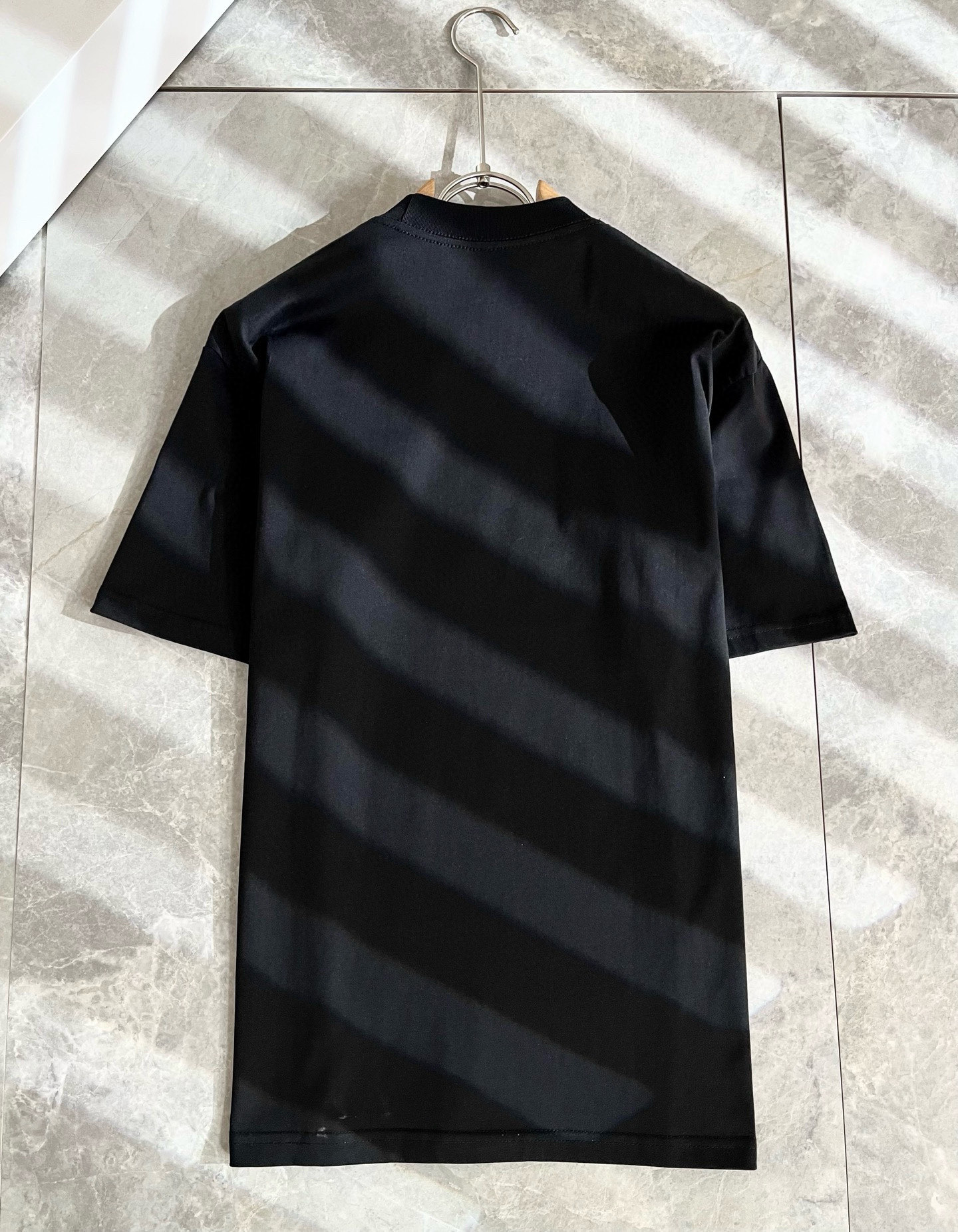 Moncler蒙家 2026春夏男女同款👫情侣款最新的贸易订单短袖T恤，全品相！！网红款！采用logo图