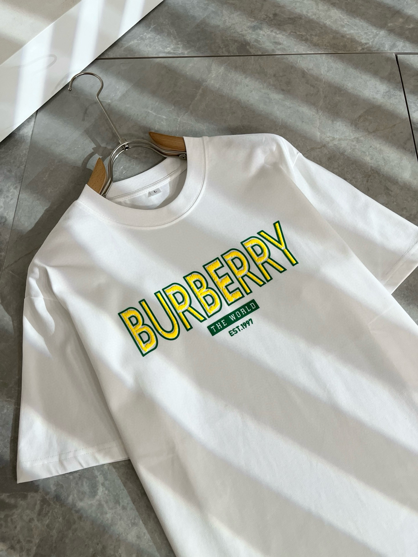 BURBER*Y巴*莉2026春夏新品男女同款👫短袖T恤，重磅来袭，最近比较火热的环保纯棉面料制作而成，