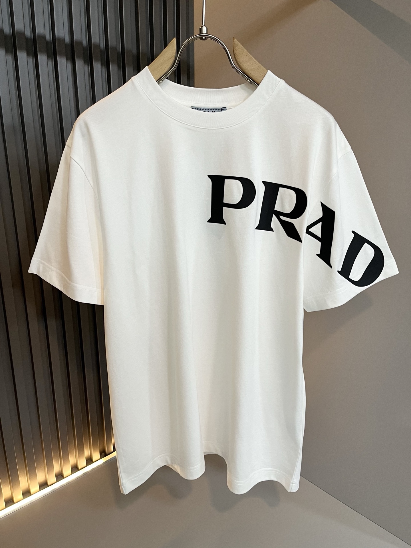PRAD*A普*达2026春夏新款男女同款👫短袖T恤，最新款全网独家首上！！~既经典有时尚百搭，谁不爱啊