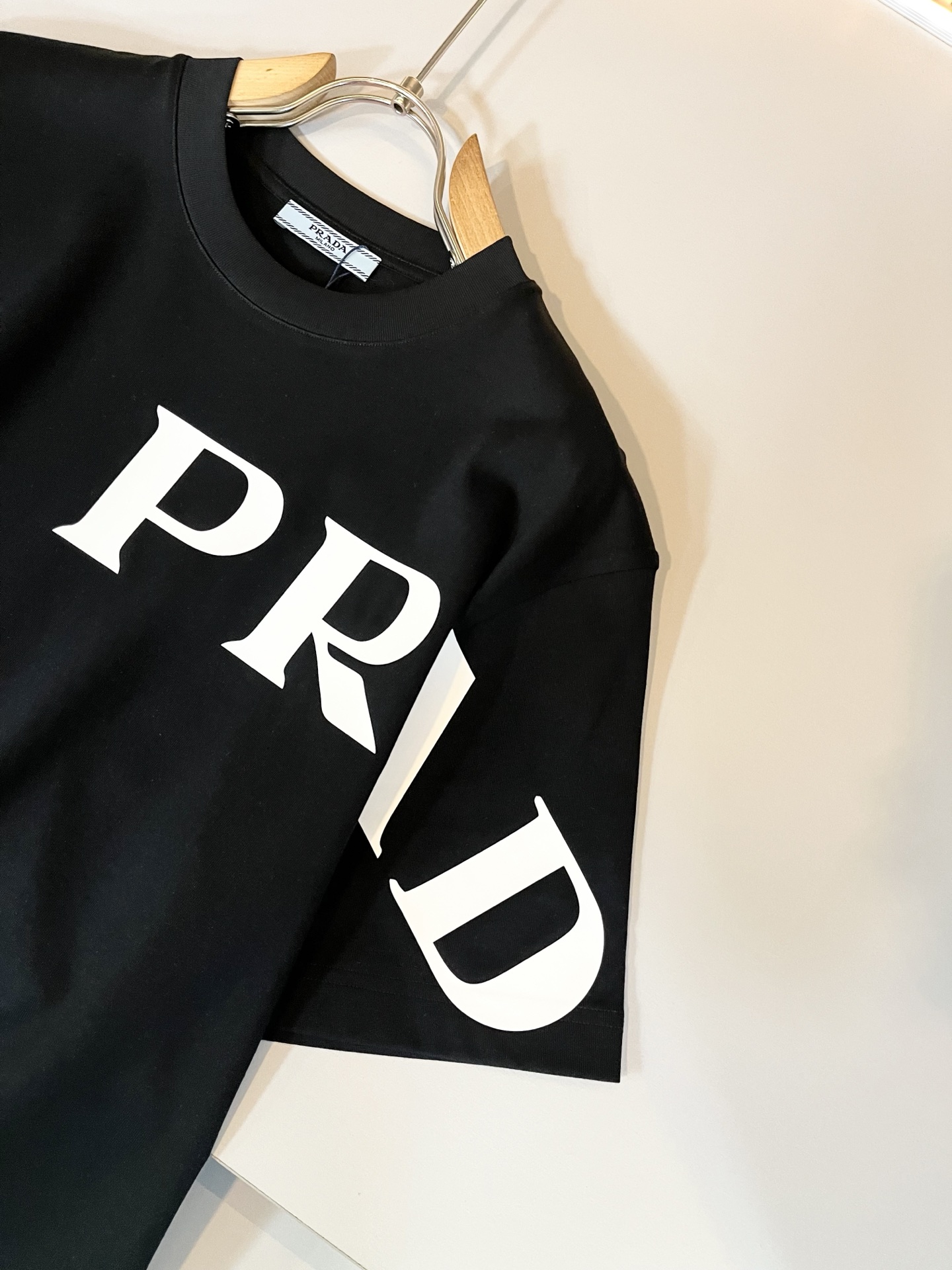 PRAD*A普*达2026春夏新款男女同款👫短袖T恤，最新款全网独家首上！！~既经典有时尚百搭，谁不爱啊