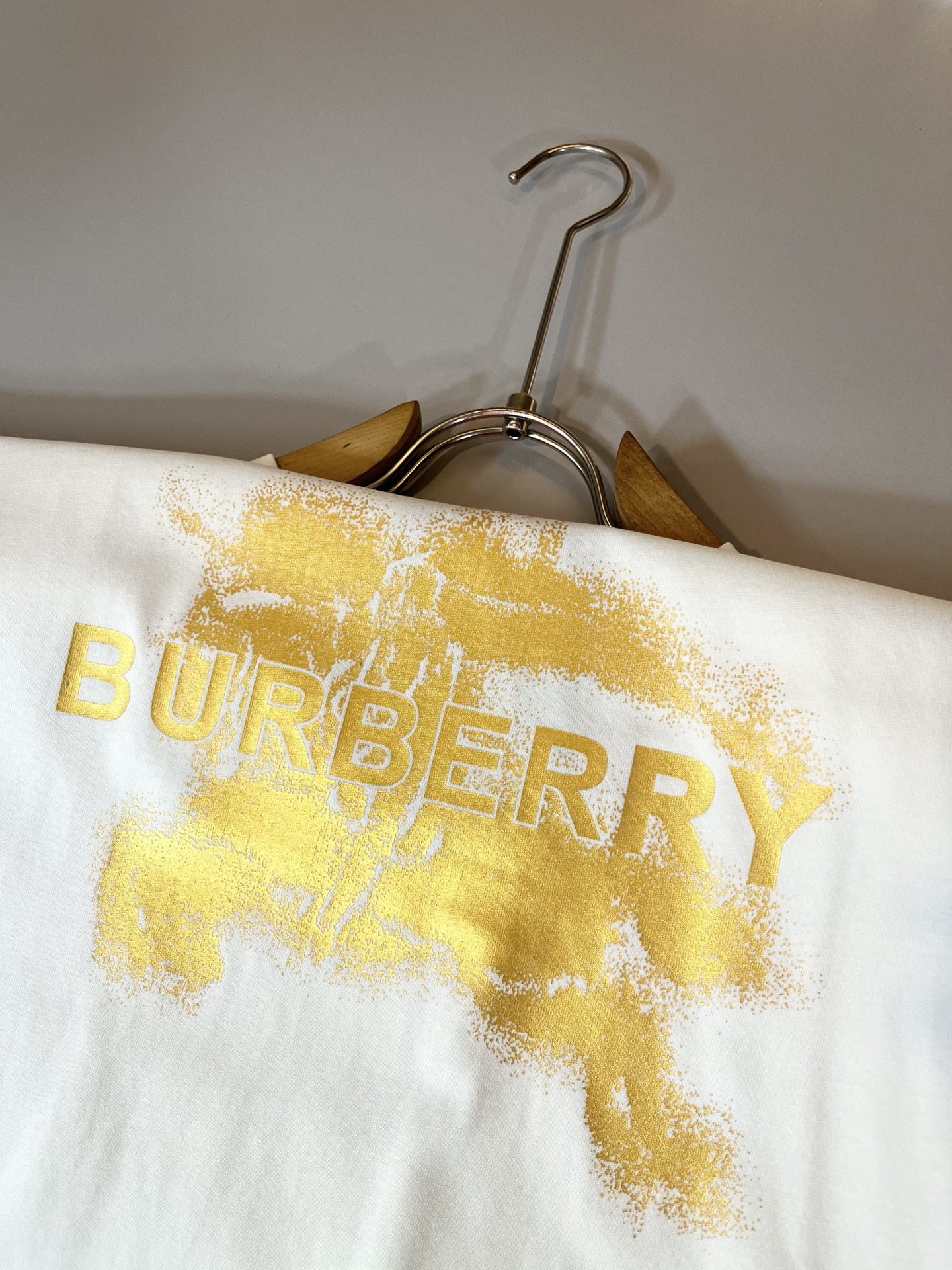 BURBER*Y巴*莉2026春夏新品短袖T恤，重磅来袭，最近比较火热的环保纯棉面料制作而成，高端户外运