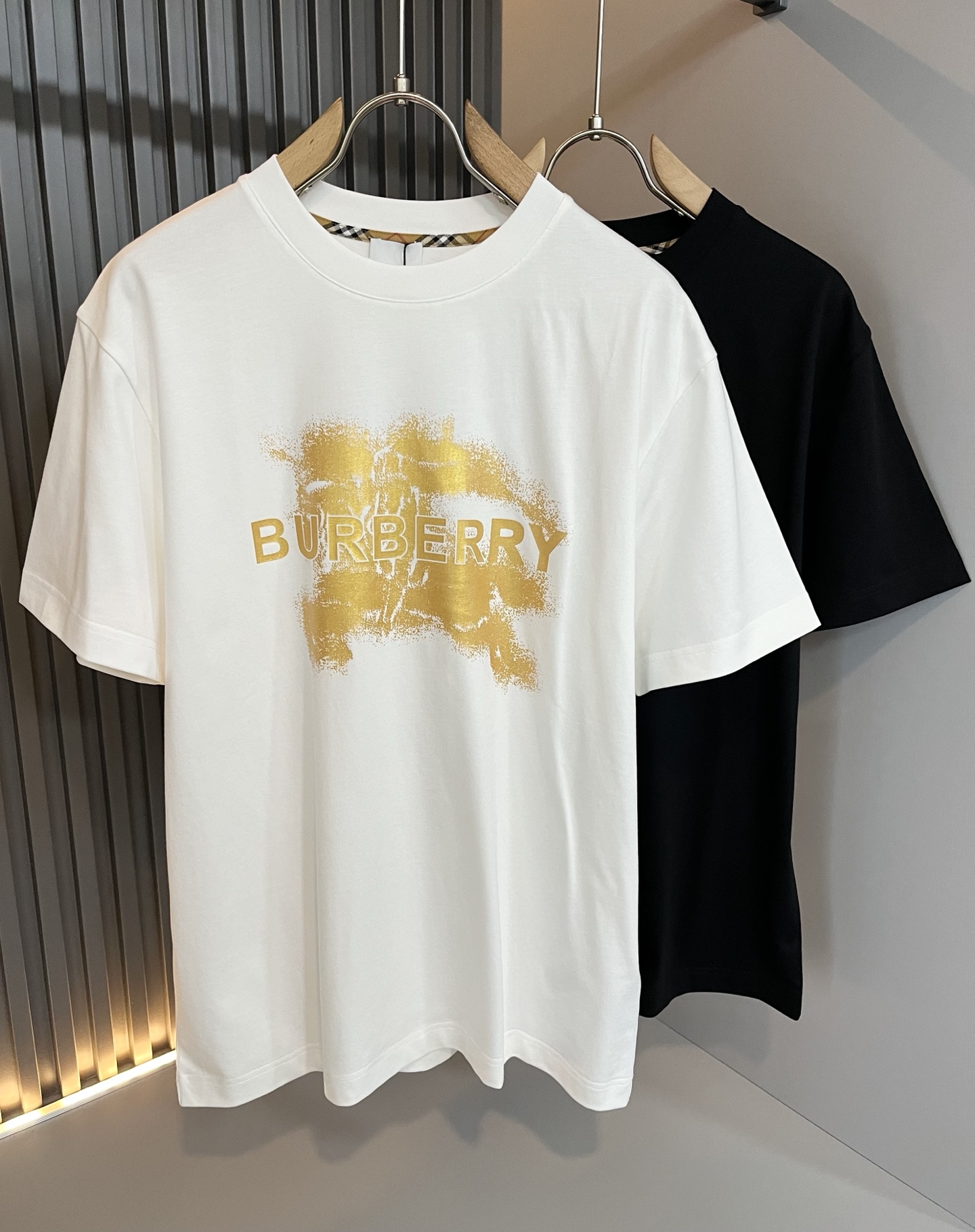 BURBER*Y巴*莉2026春夏新品短袖T恤，重磅来袭，最近比较火热的环保纯棉面料制作而成，高端户外运