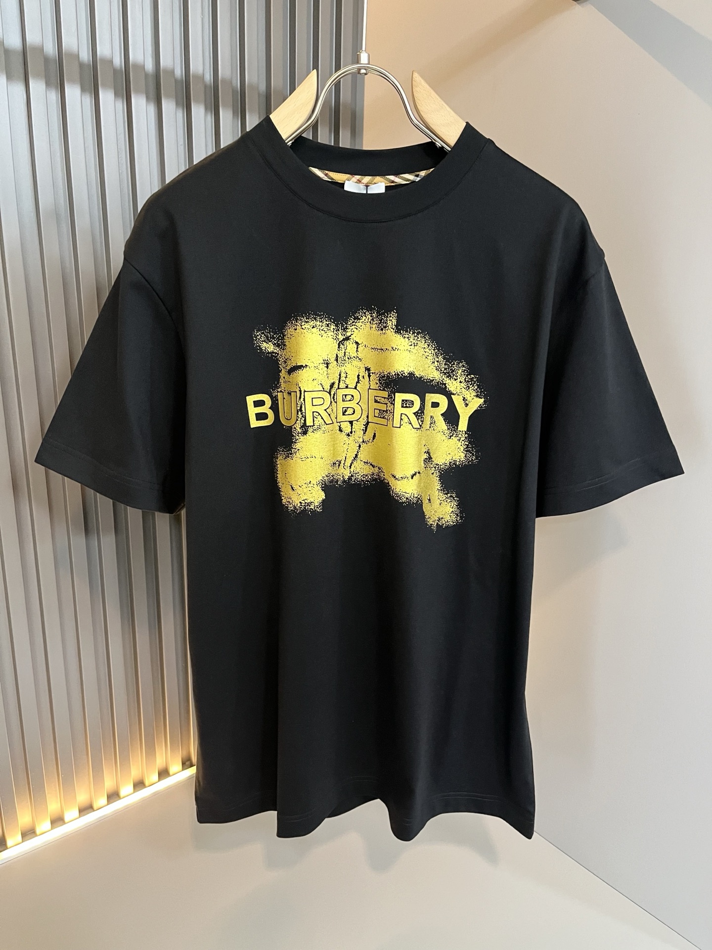 BURBER*Y巴*莉2026春夏新品短袖T恤，重磅来袭，最近比较火热的环保纯棉面料制作而成，高端户外运