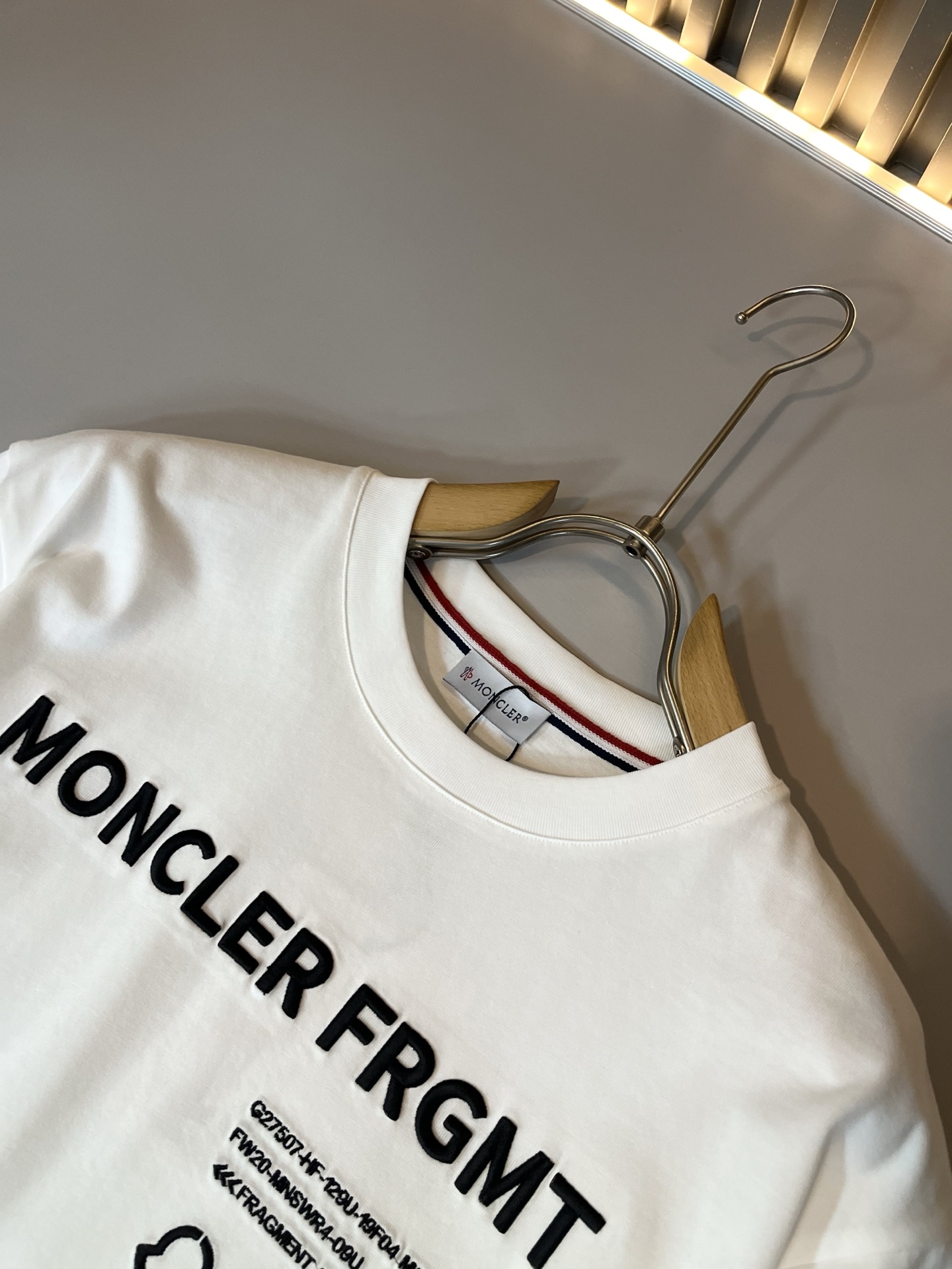 Moncler蒙家 2026春夏最新男女同款👫贸易订单短袖T恤，全品相！！网红款！采用logo图案刺绣设
