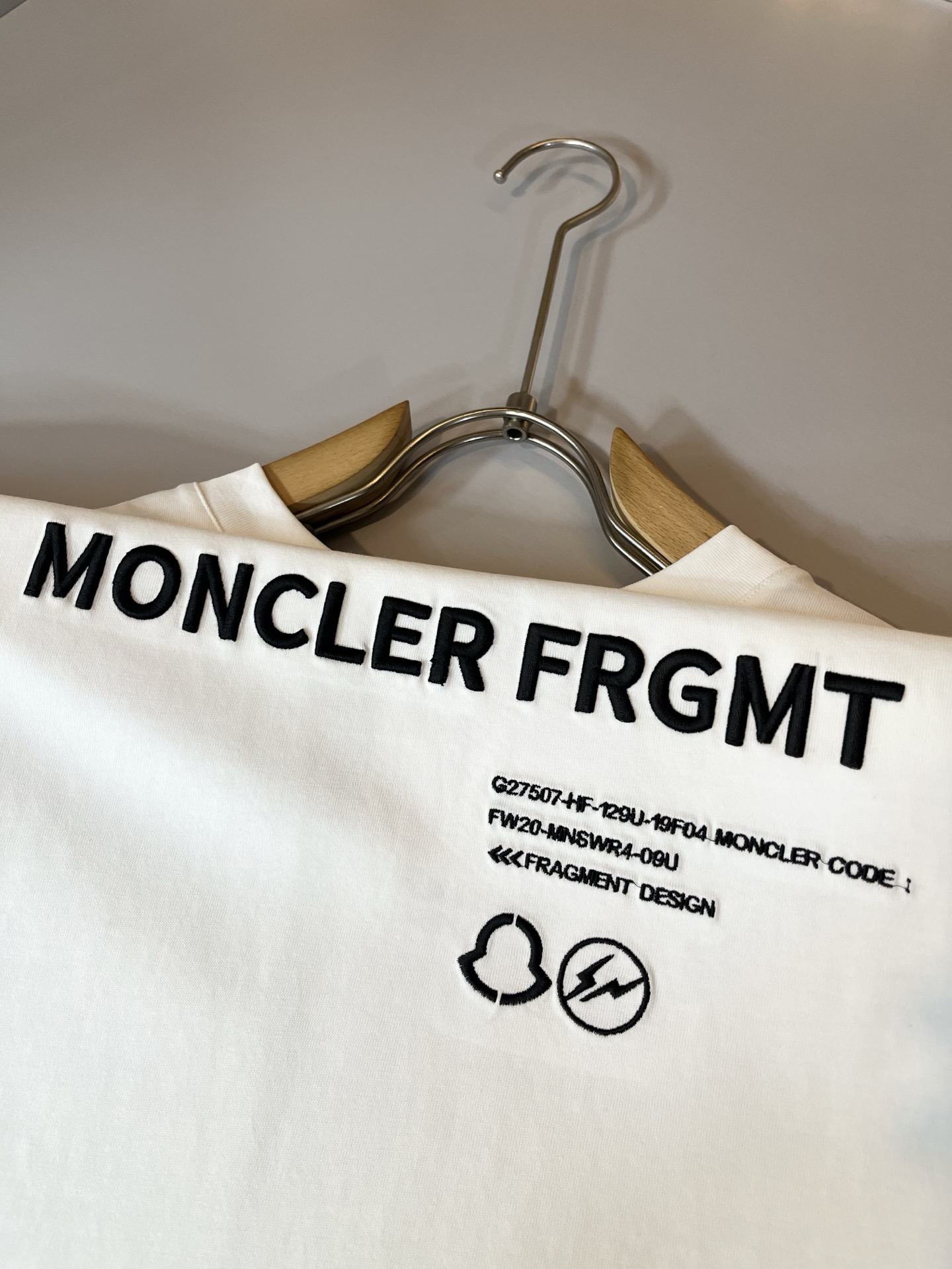 Moncler蒙家 2026春夏最新男女同款👫贸易订单短袖T恤，全品相！！网红款！采用logo图案刺绣设