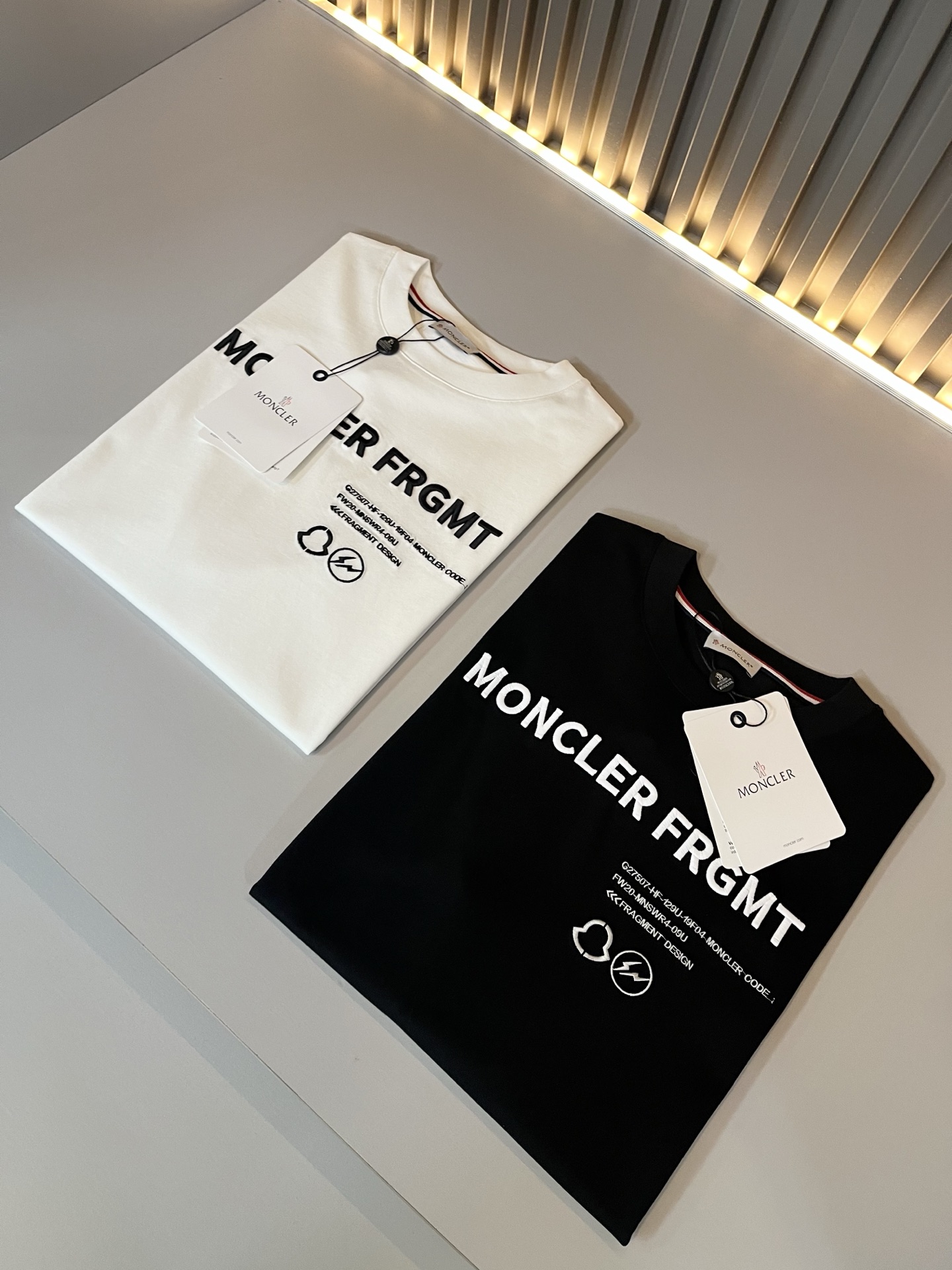Moncler蒙家 2026春夏最新男女同款👫贸易订单短袖T恤，全品相！！网红款！采用logo图案刺绣设