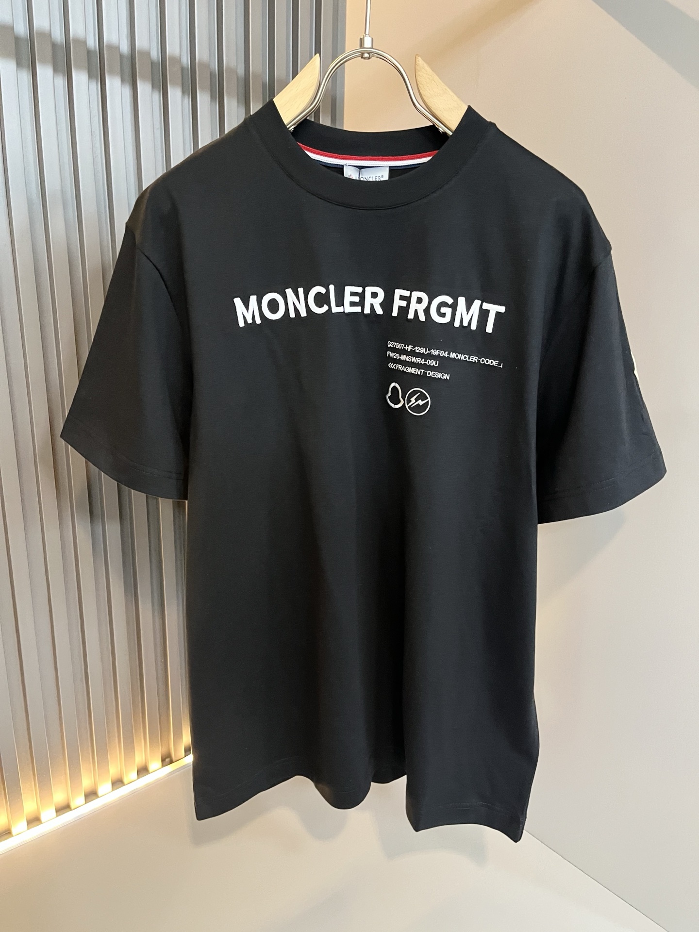 Moncler蒙家 2026春夏最新男女同款👫贸易订单短袖T恤，全品相！！网红款！采用logo图案刺绣设