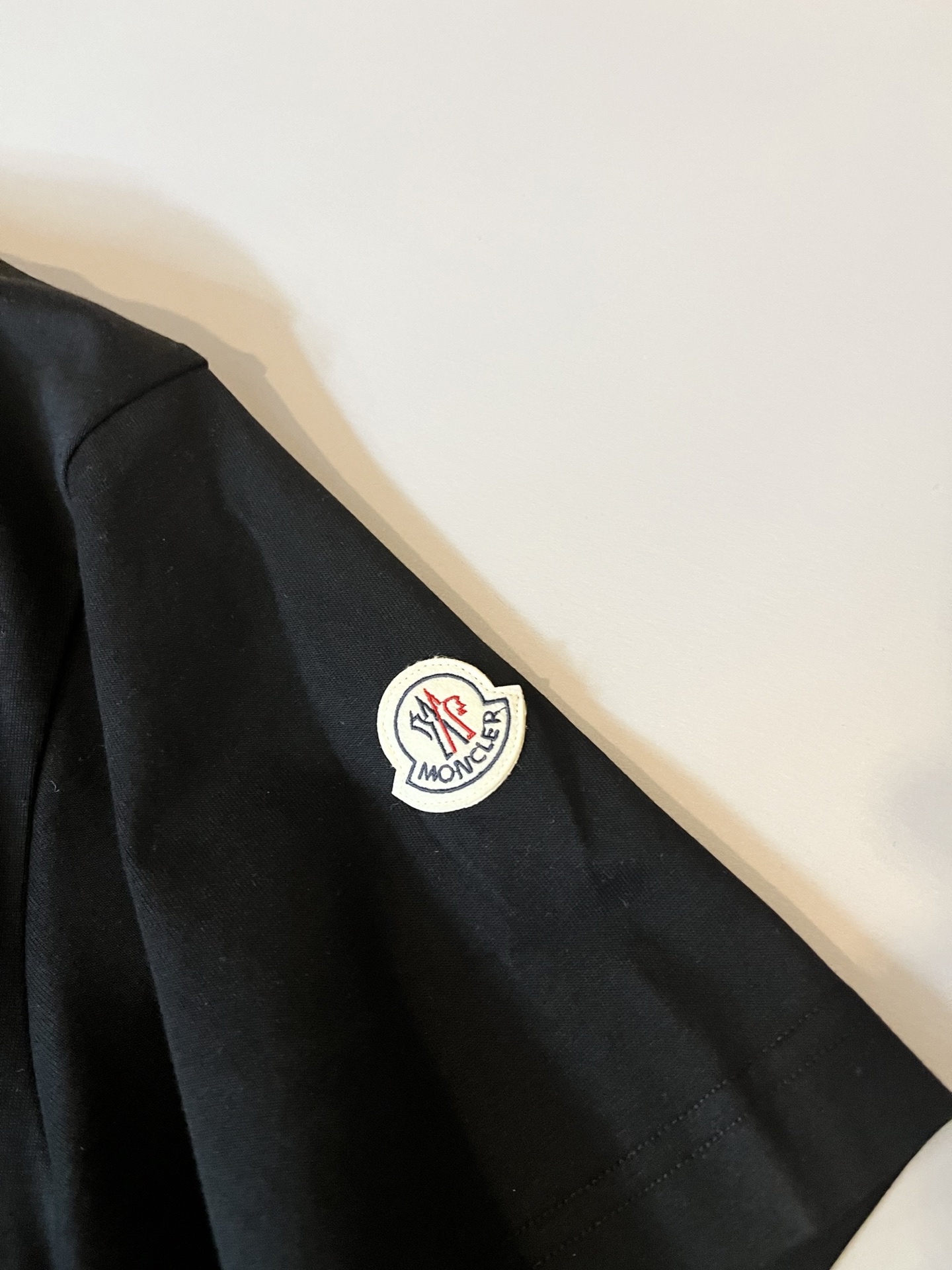Moncler蒙家 2026春夏最新男女同款👫贸易订单短袖T恤，全品相！！网红款！采用logo图案刺绣设