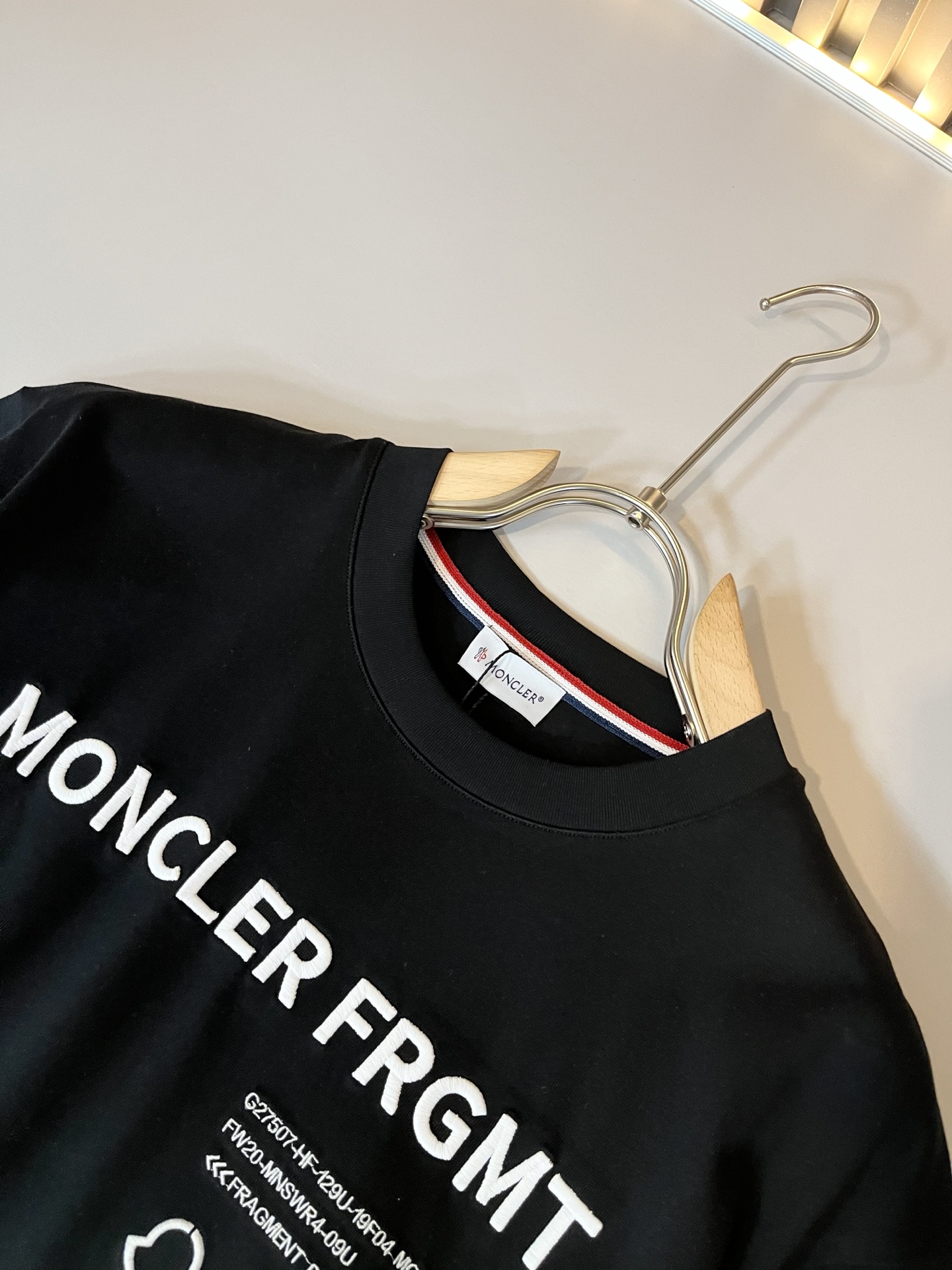 Moncler蒙家 2026春夏最新男女同款👫贸易订单短袖T恤，全品相！！网红款！采用logo图案刺绣设