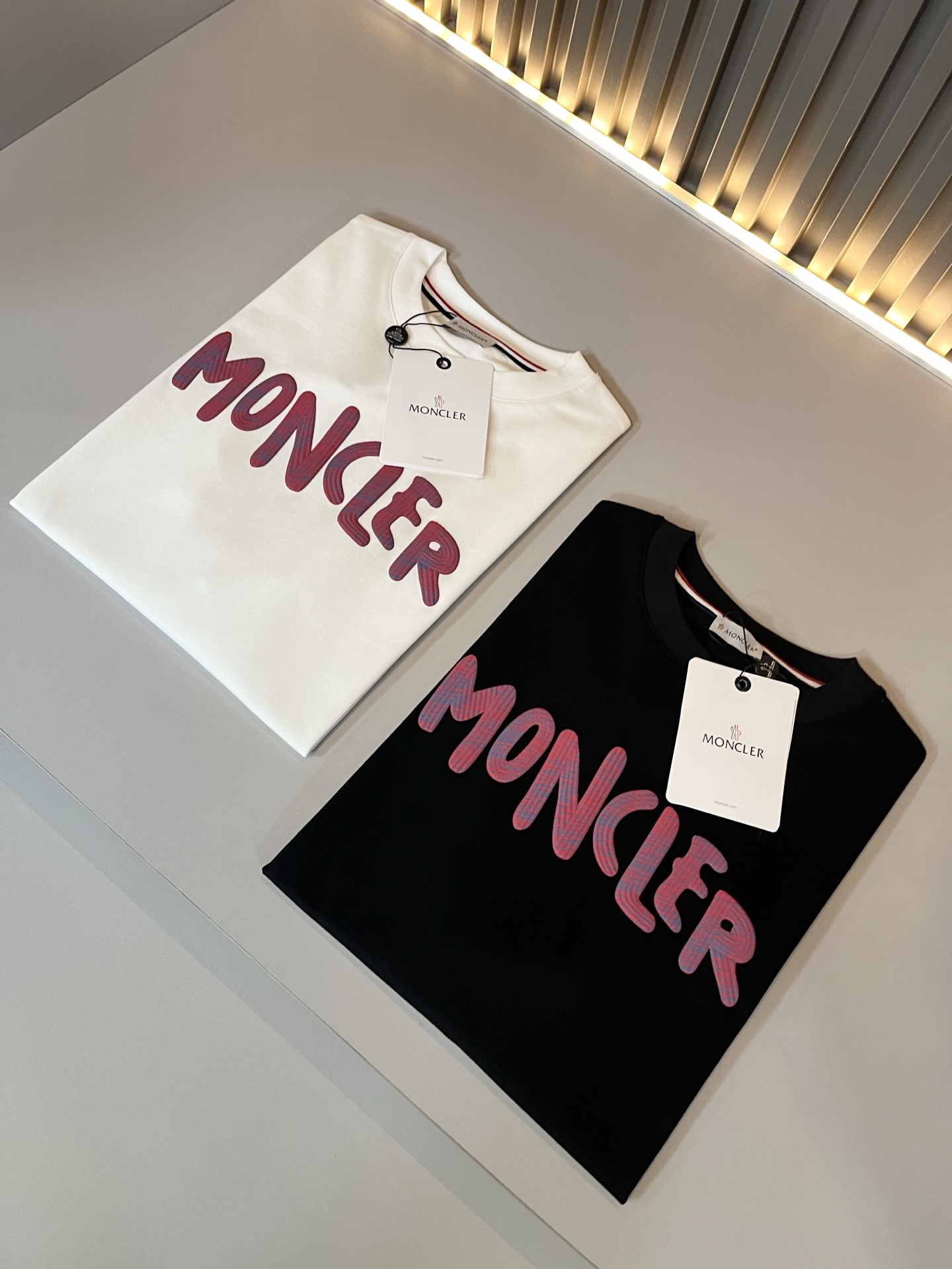 Moncler蒙家 2026春夏最新男女同款👫贸易订单短袖T恤，全品相！！网红款！采用logo图案印花设