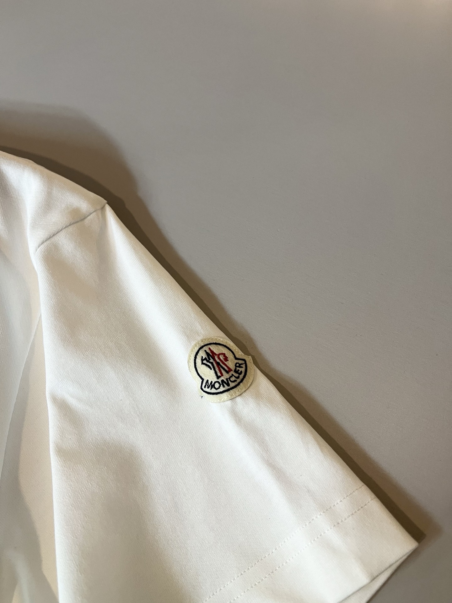 Moncler蒙家 2026春夏最新男女同款👫贸易订单短袖T恤，全品相！！网红款！采用logo图案印花设