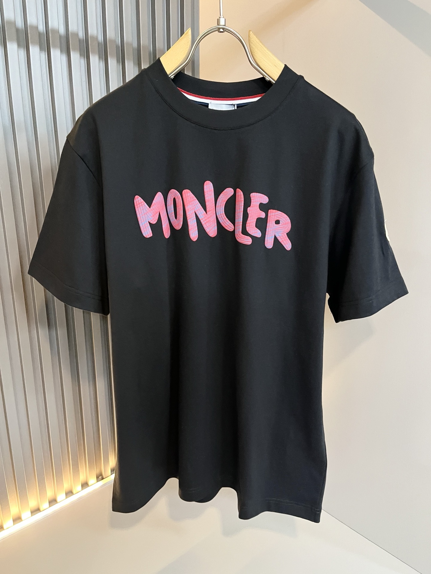 Moncler蒙家 2026春夏最新男女同款👫贸易订单短袖T恤，全品相！！网红款！采用logo图案印花设