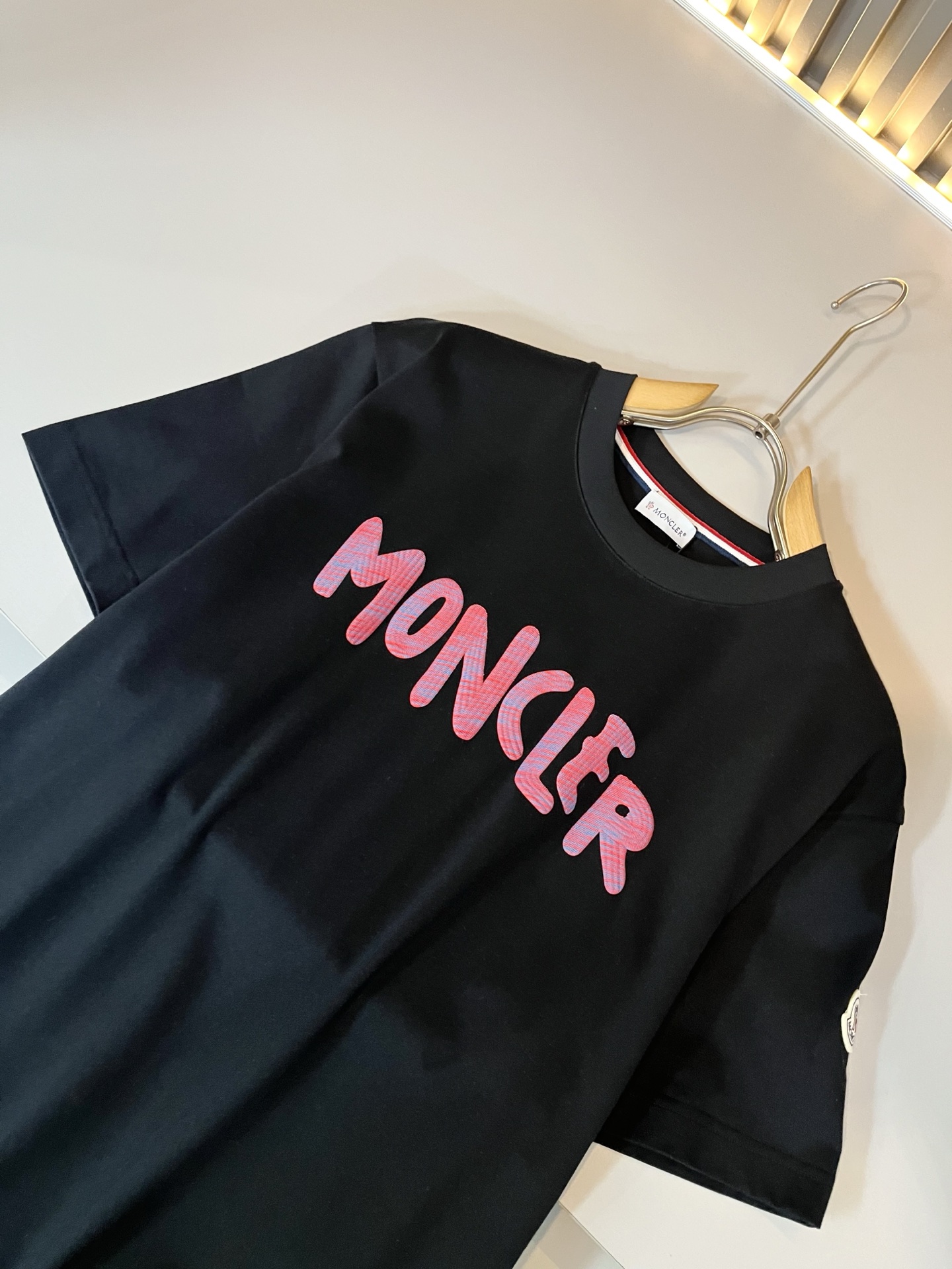 Moncler蒙家 2026春夏最新男女同款👫贸易订单短袖T恤，全品相！！网红款！采用logo图案印花设