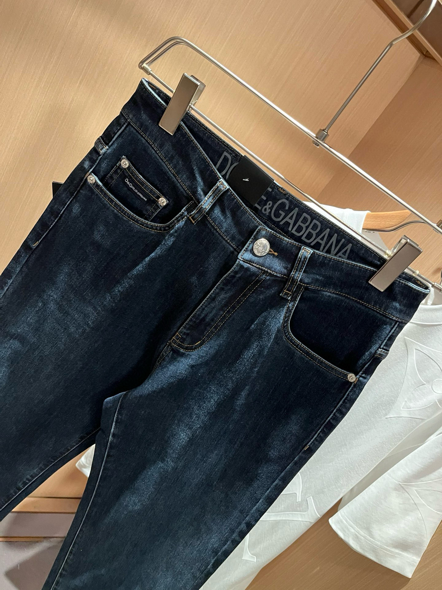 Dolce & 杜嘉*纳 2026春夏新品牛仔裤，水洗处理自然不易变形脱色、立体剪裁完美塑形面料质舒适柔