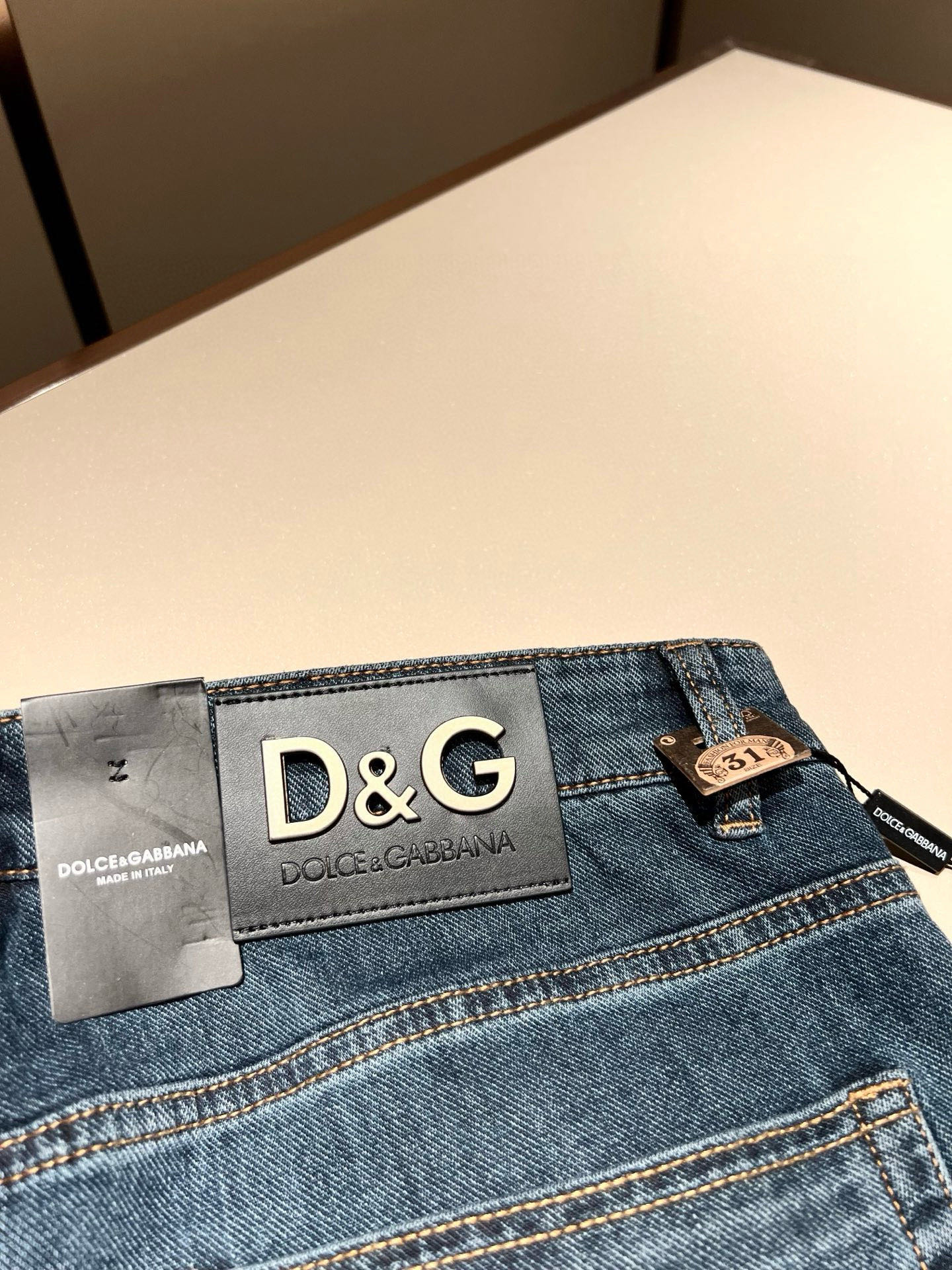 Dolce & 杜嘉*纳 2026春夏新品牛仔裤，水洗处理自然不易变形脱色、立体剪裁完美塑形面料质舒适柔