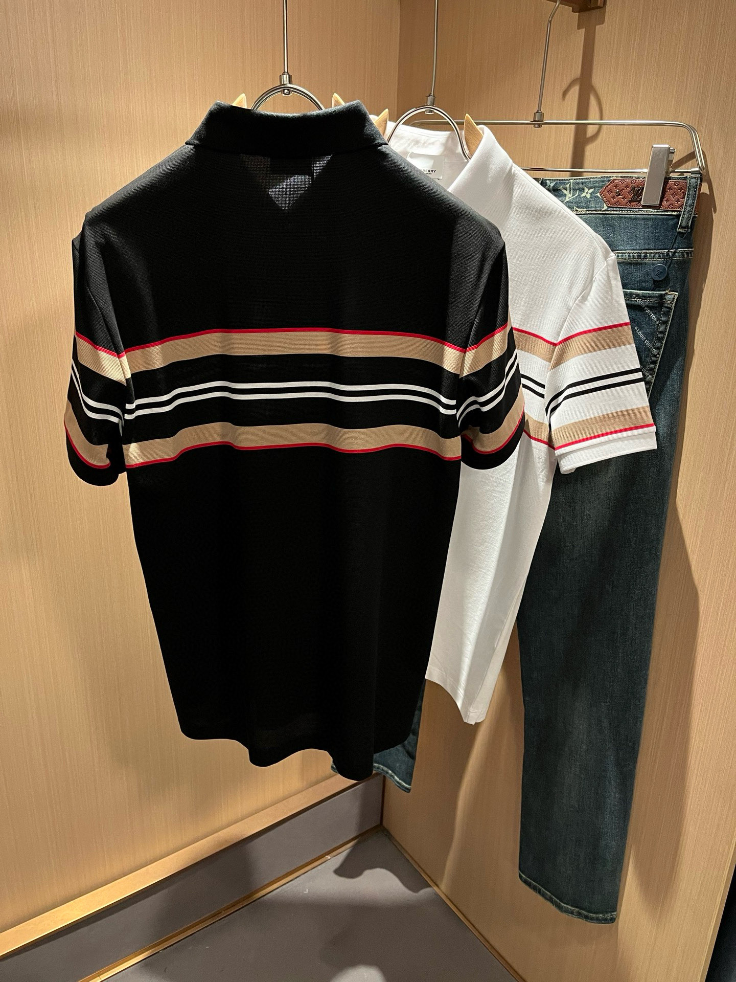 Bur*erry 巴*莉 2026春夏新款男士短袖Polo衫，品牌最新设计元素！既不单调也不复杂,恰到好