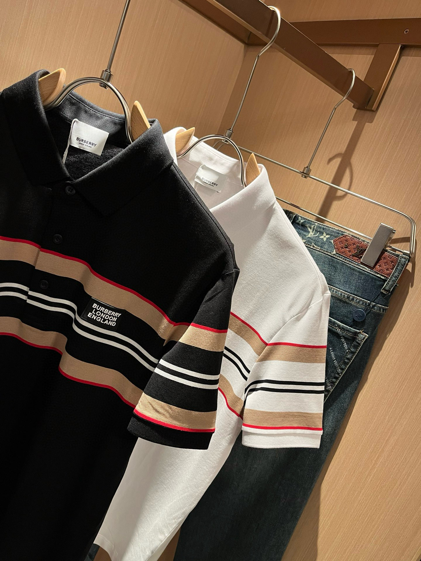 Bur*erry 巴*莉 2026春夏新款男士短袖Polo衫，品牌最新设计元素！既不单调也不复杂,恰到好