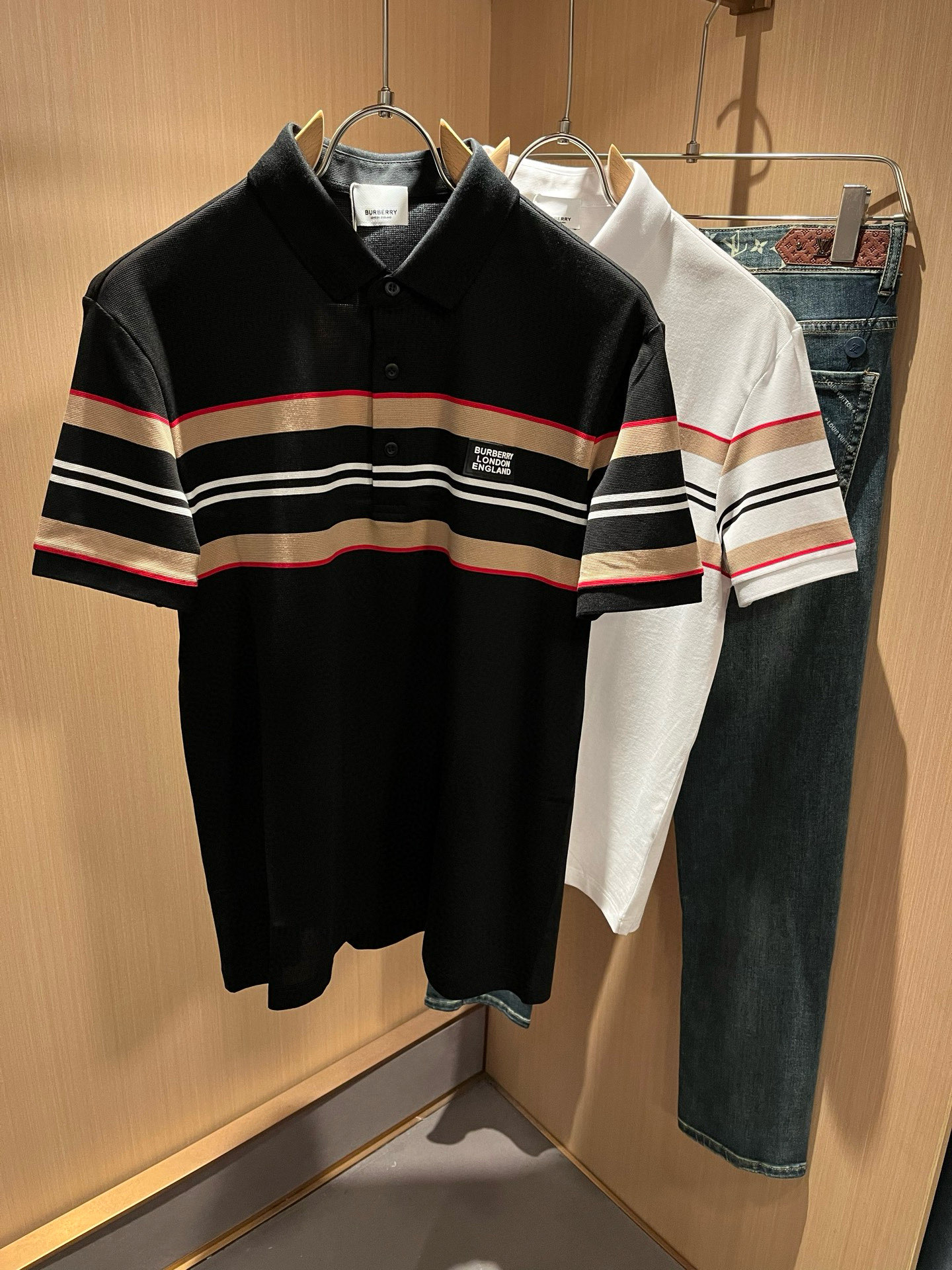 Bur*erry 巴*莉 2026春夏新款男士短袖Polo衫，品牌最新设计元素！既不单调也不复杂,恰到好