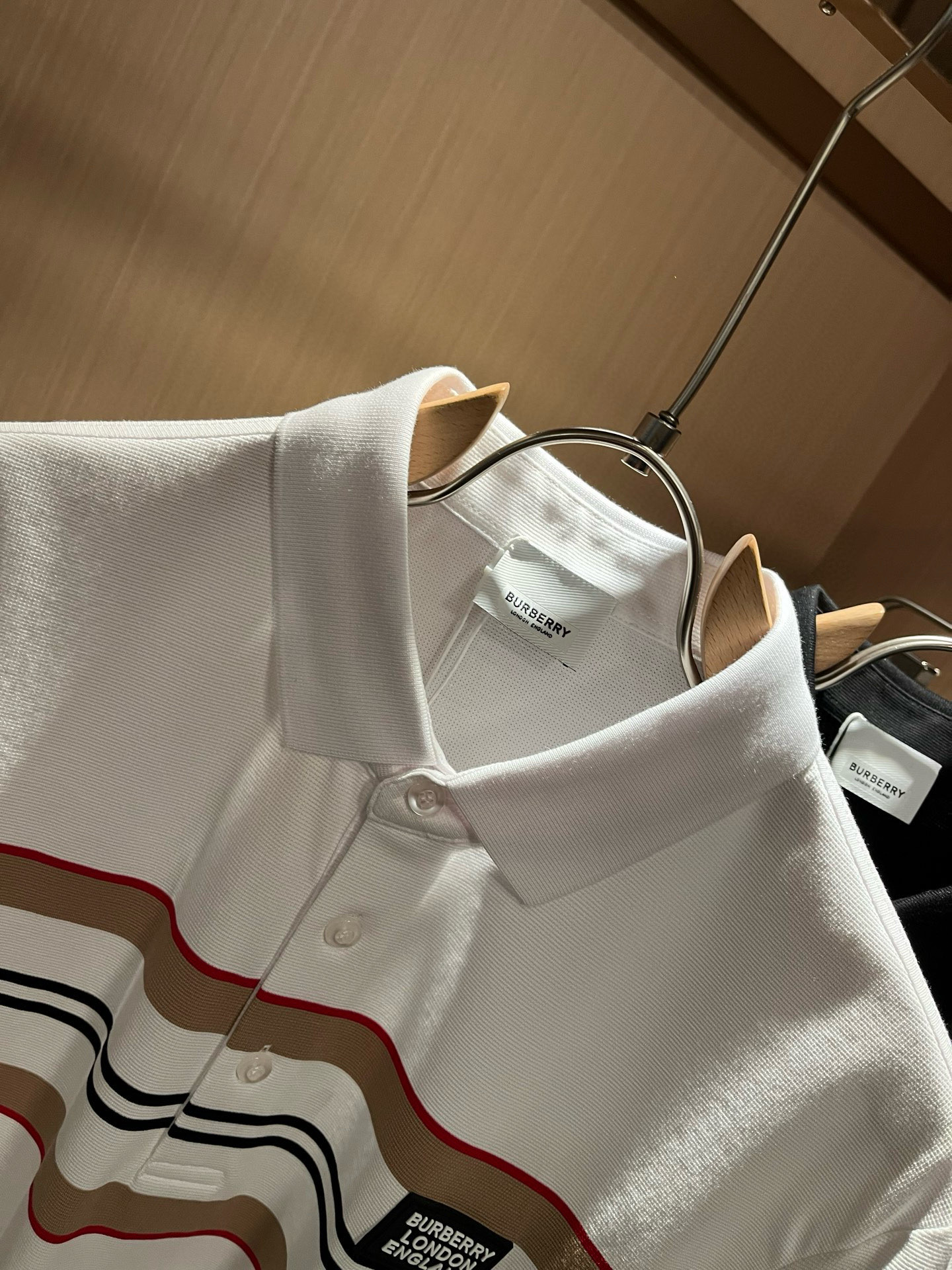 Bur*erry 巴*莉 2026春夏新款男士短袖Polo衫，品牌最新设计元素！既不单调也不复杂,恰到好