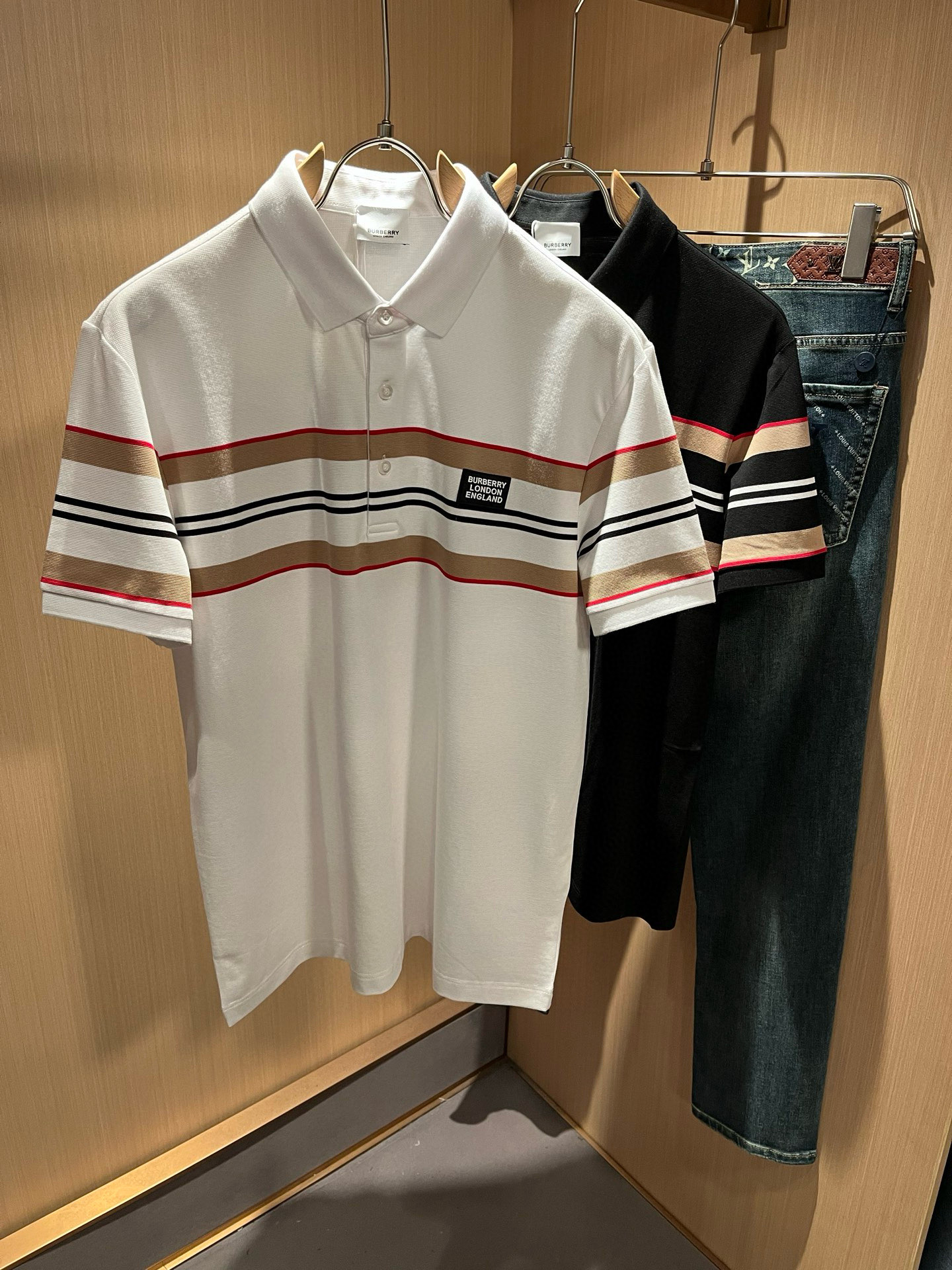 Bur*erry 巴*莉 2026春夏新款男士短袖Polo衫，品牌最新设计元素！既不单调也不复杂,恰到好