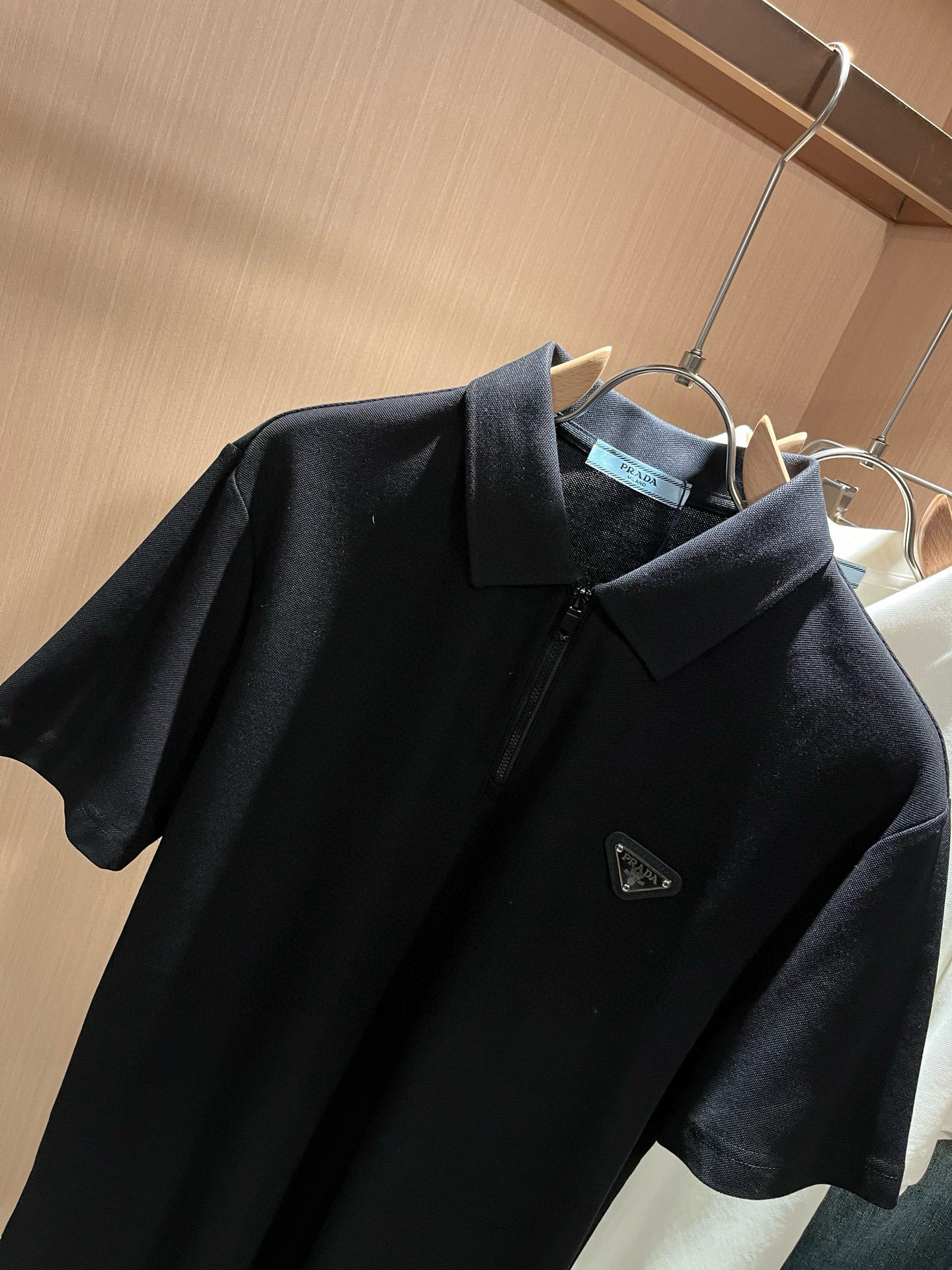 Prad*普*达 2026春夏季新款经典元素短袖Polo衫，经典大方的款式，可以穿十年都还是流行的那种，