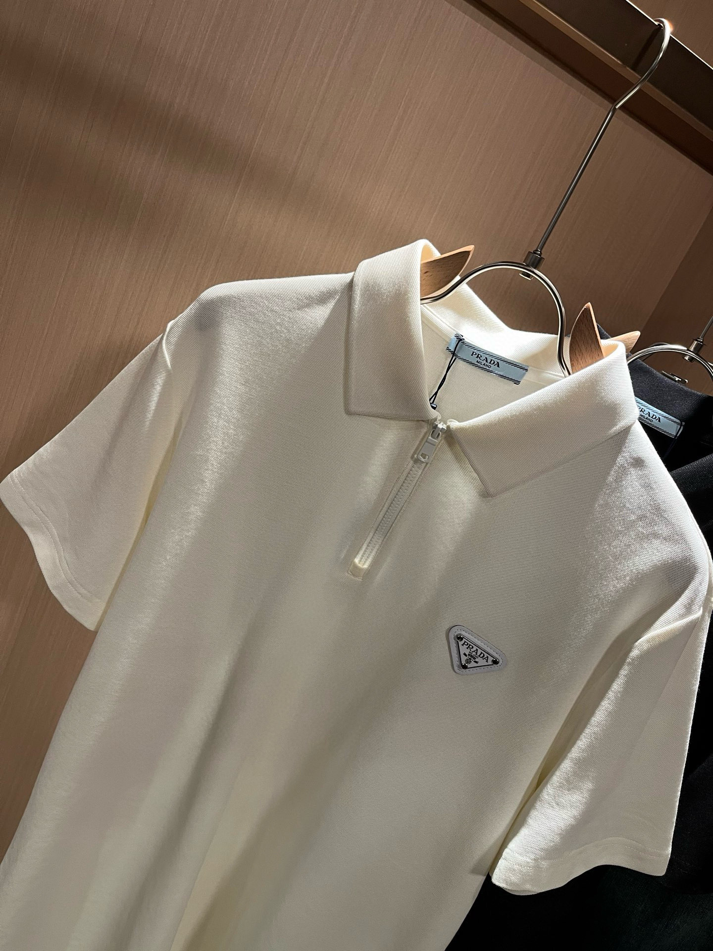 Prad*普*达 2026春夏季新款经典元素短袖Polo衫，经典大方的款式，可以穿十年都还是流行的那种，