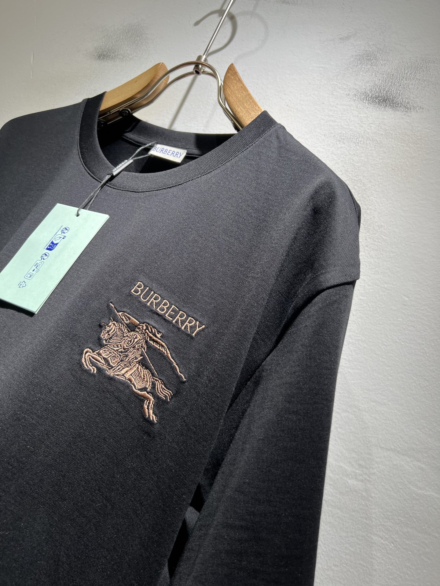 BURBER*Y巴*莉2026春夏新品男女同款👫短袖T恤，重磅来袭，最近比较火热的环保纯棉面料制作而成，