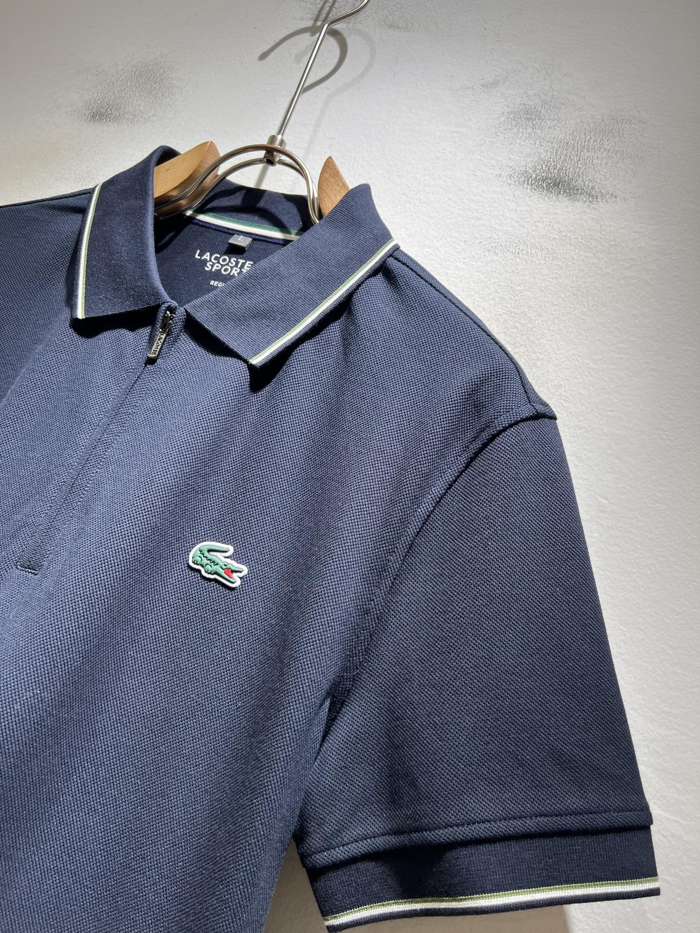 LACOSTE法国鳄鱼 2026春夏男士最新的贸易订单短袖Polo衫，全品相！！胸前采用logo图案压胶
