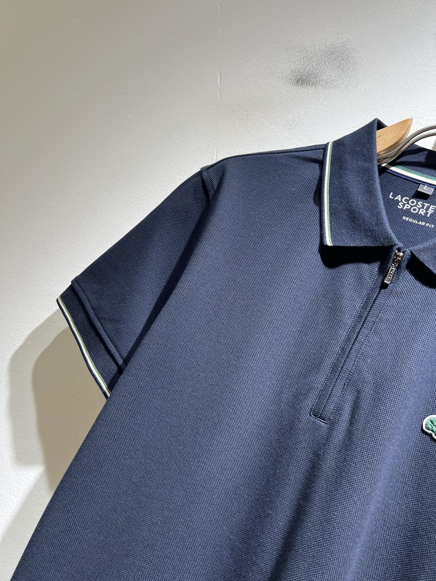 LACOSTE法国鳄鱼 2026春夏男士最新的贸易订单短袖Polo衫，全品相！！胸前采用logo图案压胶