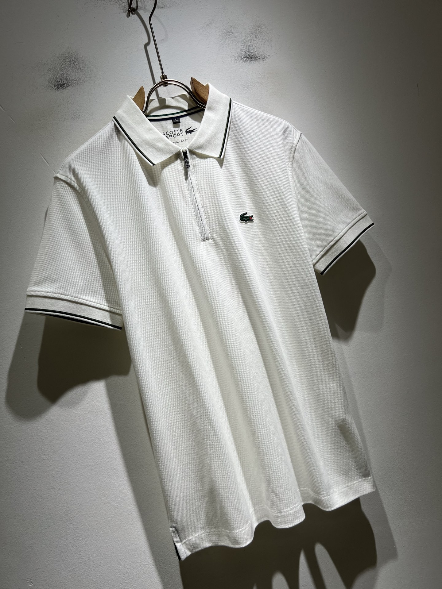 LACOSTE法国鳄鱼 2026春夏男士最新的贸易订单短袖Polo衫，全品相！！胸前采用logo图案压胶