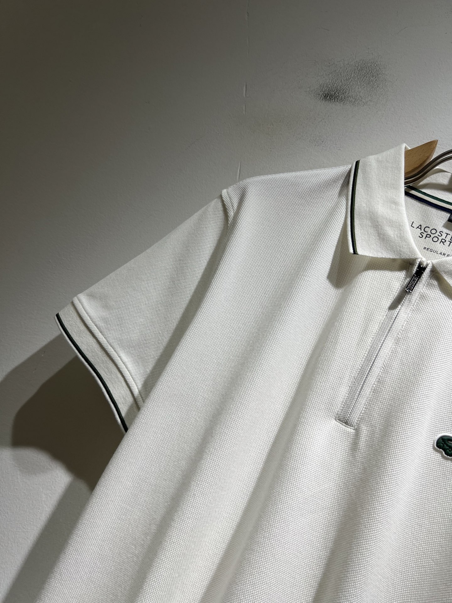LACOSTE法国鳄鱼 2026春夏男士最新的贸易订单短袖Polo衫，全品相！！胸前采用logo图案压胶