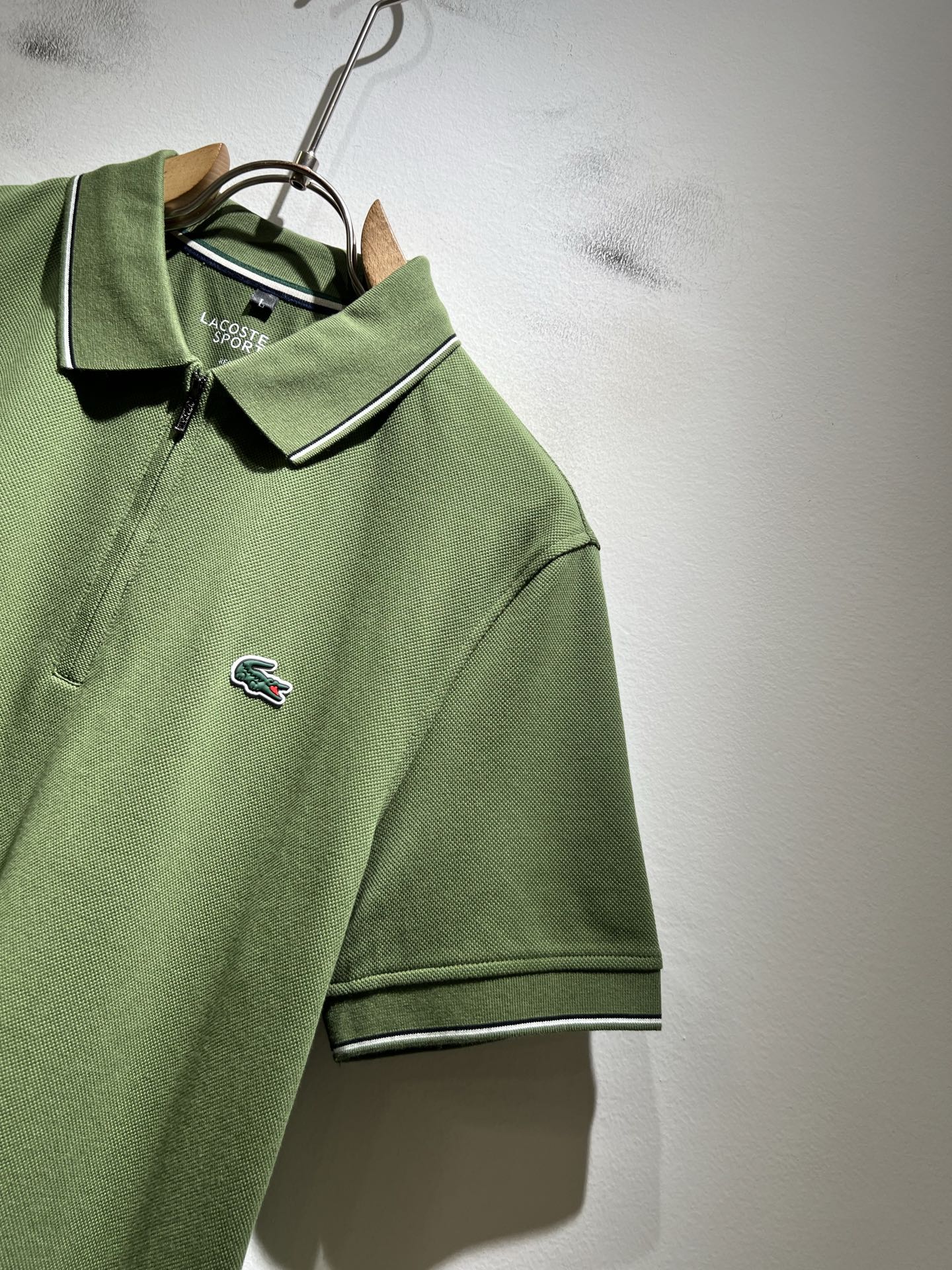 LACOSTE法国鳄鱼 2026春夏男士最新的贸易订单短袖Polo衫，全品相！！胸前采用logo图案压胶