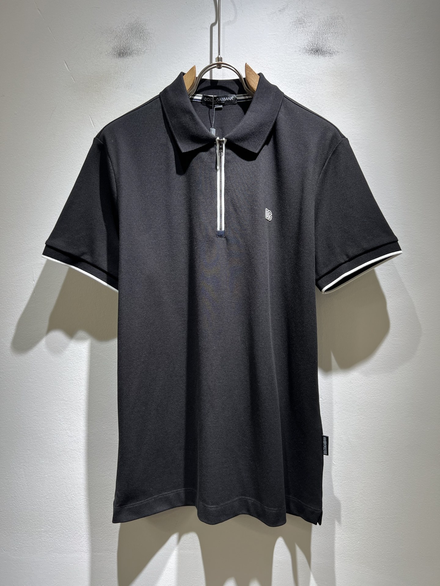 Dolce&Gabba*a 杜嘉*纳2026春夏新款男士短袖Polo衫，专柜同步发售！定制专属珠地棉面料