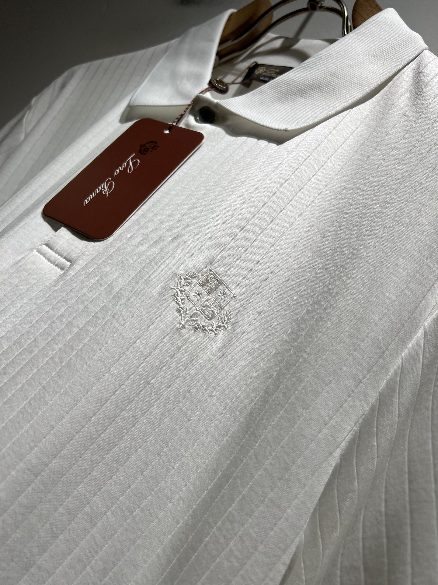 Loro Piana诺悠翩雅 2026春夏男士最新的贸易订单短袖Polo衫，全品相！！定制纯棉面料！上身
