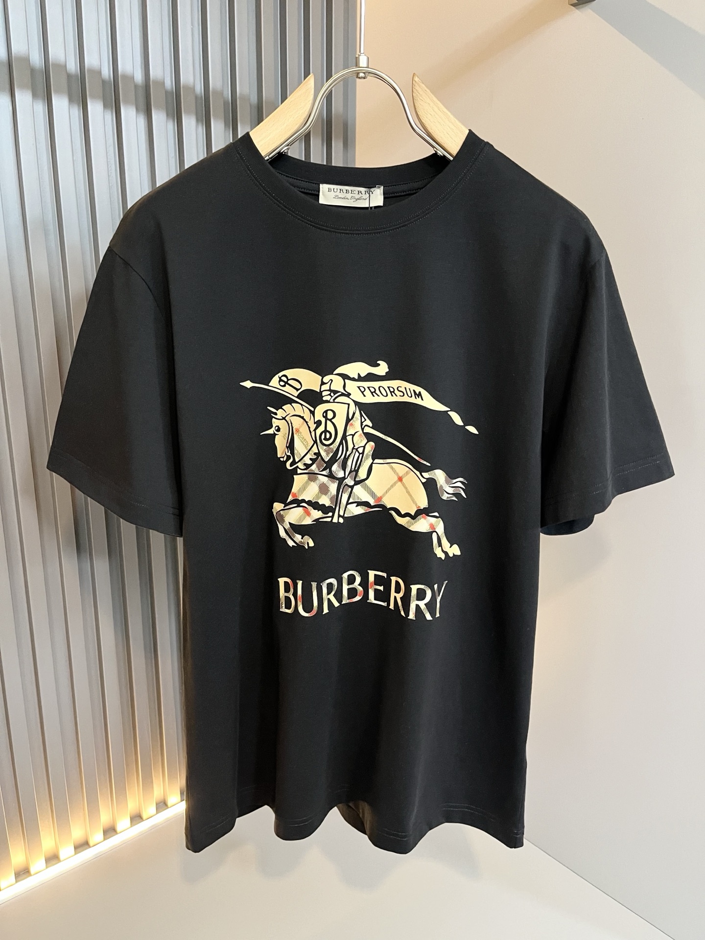 BURBER*Y巴*莉2026春夏新品短袖T恤，重磅来袭，最近比较火热的环保纯棉面料制作而成，高端户外运