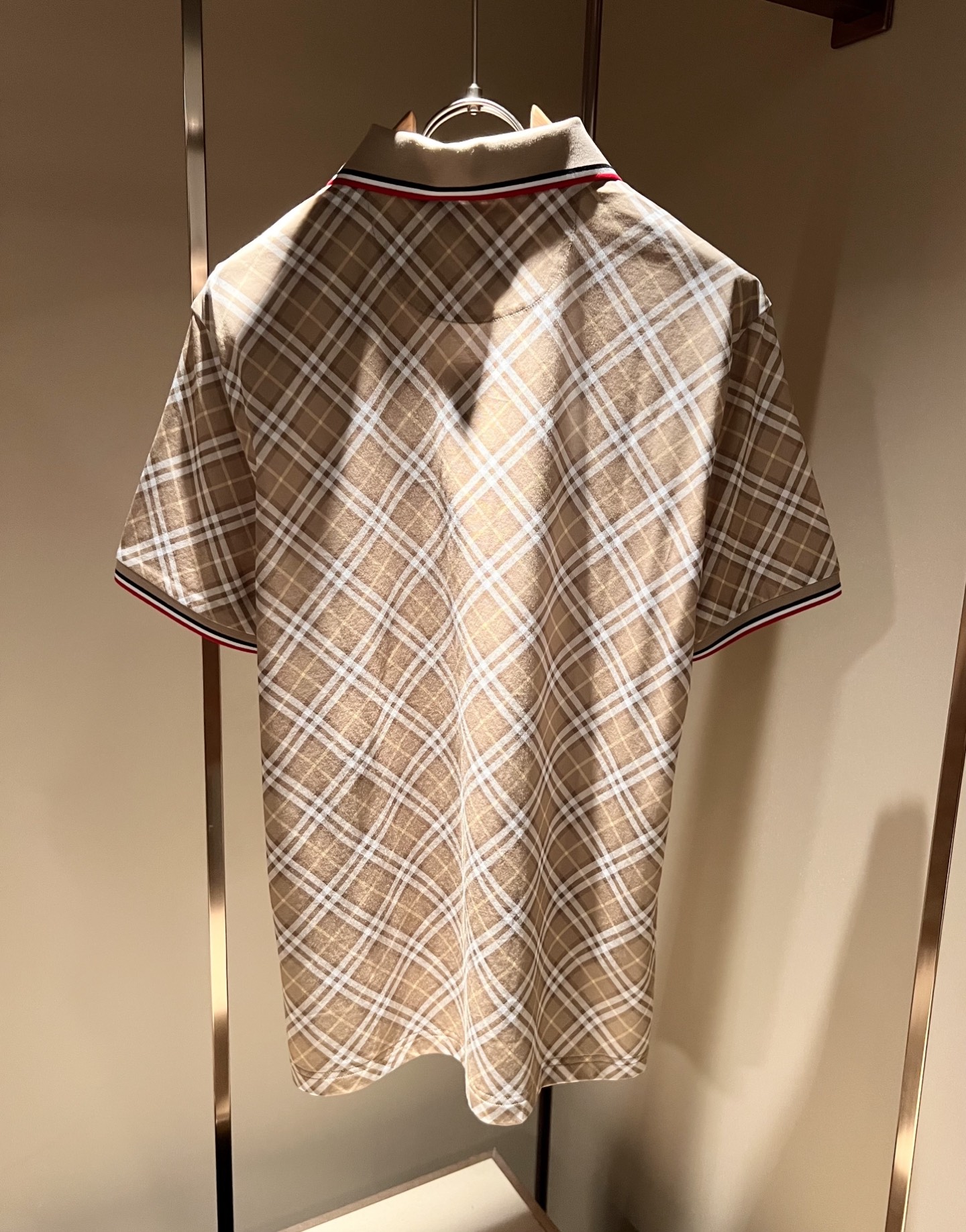 Bur*erry 巴*莉 2026春夏新款男士短袖Polo衫，品牌最新设计元素！既不单调也不复杂,恰到好