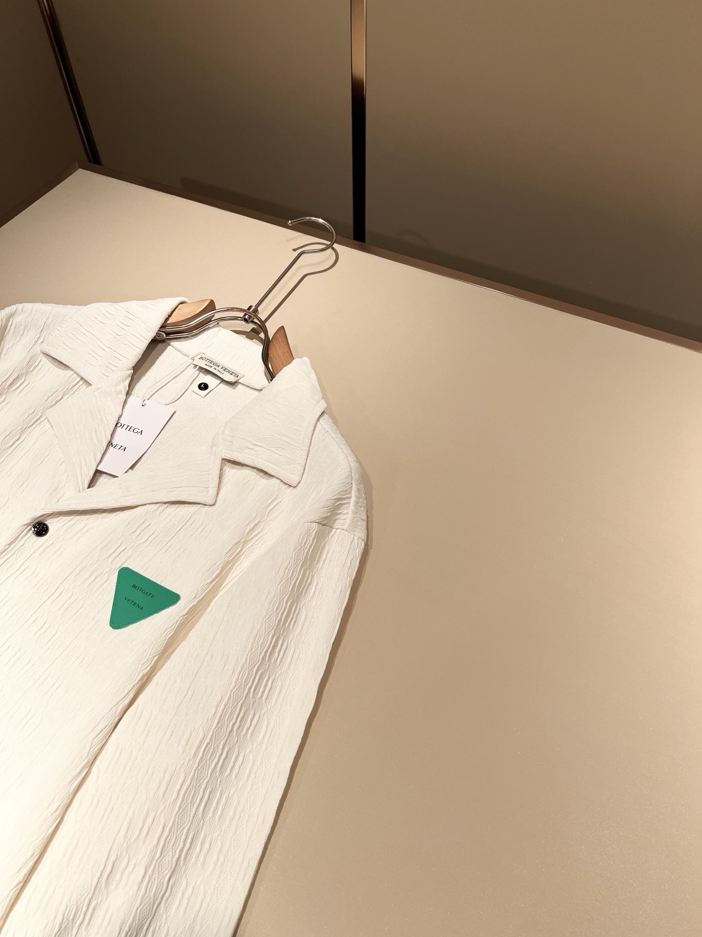 BottegaVene*a宝*嘉 2026春夏新款男士衬衣，，这是今年目前为止最牛批的一款纯色高品质面料