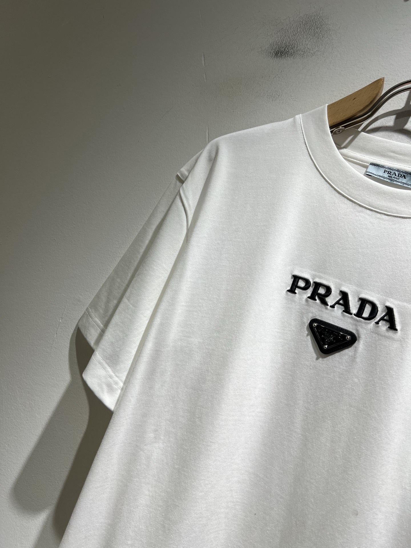 PRAD*A普*达2026春夏新款男女同款👫短袖T恤，最新款全网独家首上！！~既经典有时尚百搭，谁不爱啊