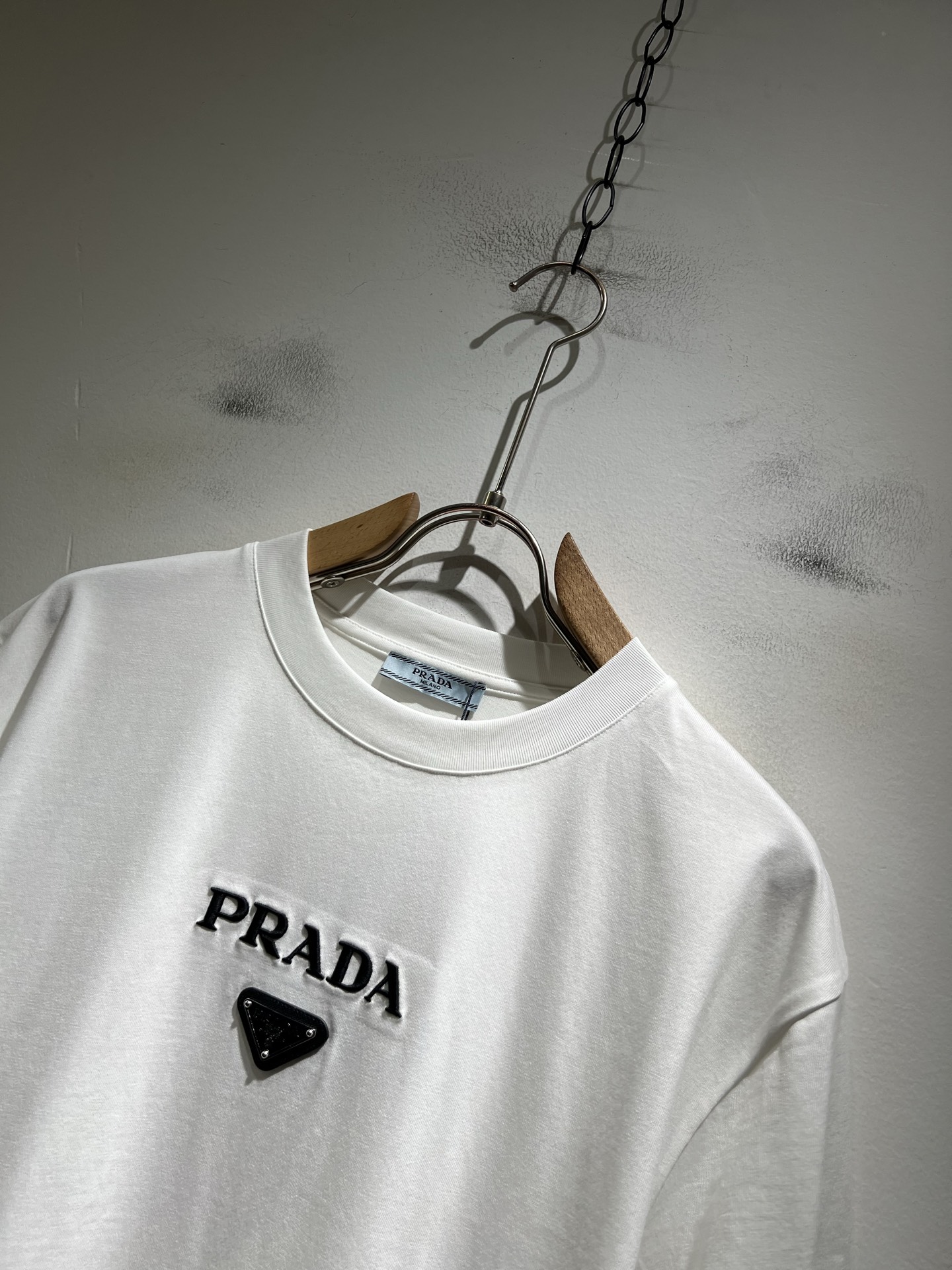 PRAD*A普*达2026春夏新款男女同款👫短袖T恤，最新款全网独家首上！！~既经典有时尚百搭，谁不爱啊