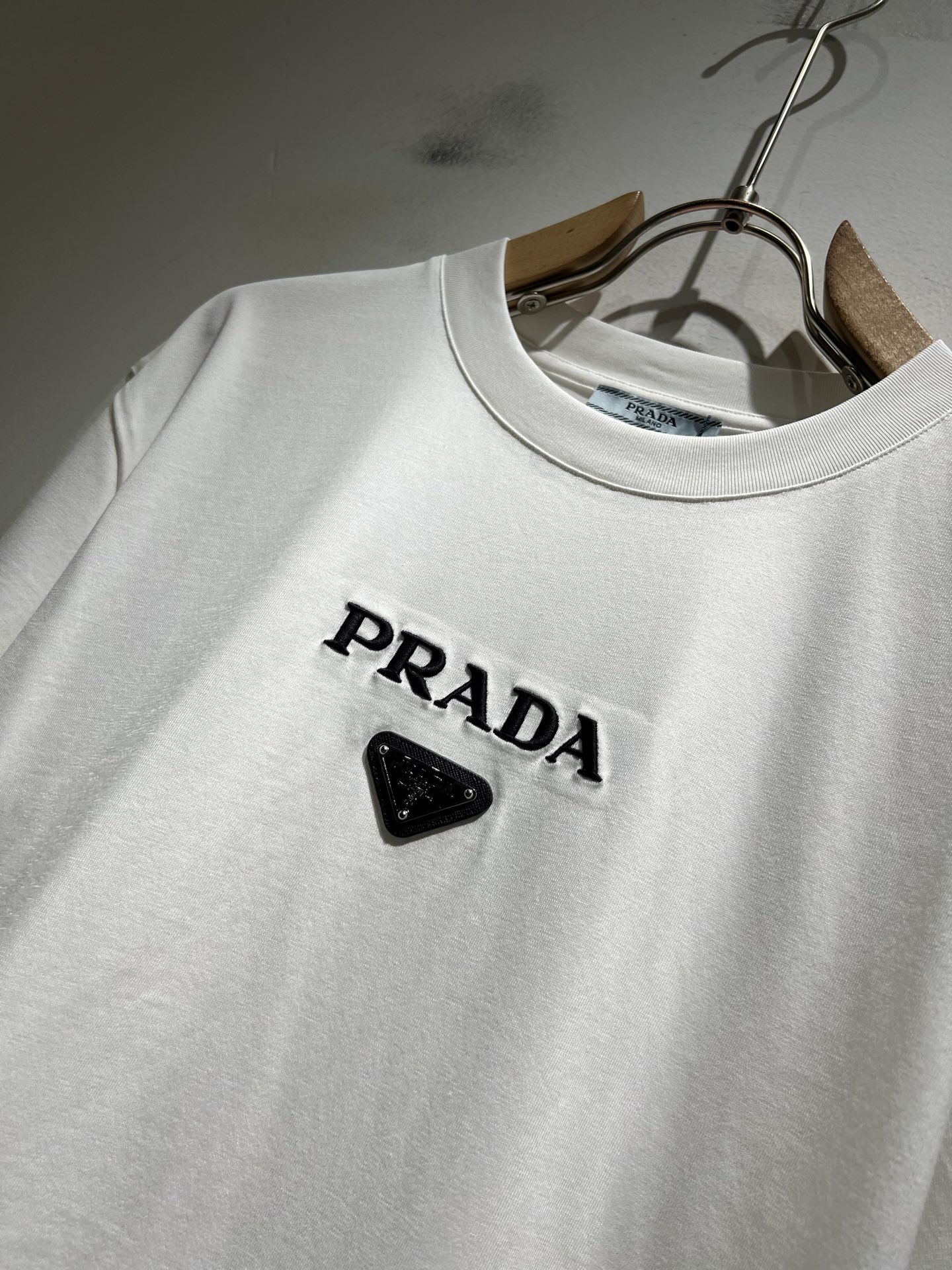 PRAD*A普*达2026春夏新款男女同款👫短袖T恤，最新款全网独家首上！！~既经典有时尚百搭，谁不爱啊