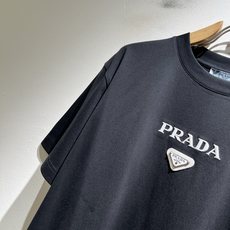 PRAD*A普*达2026春夏新款男女同款👫短袖T恤,最新款全网独家首上!!~既经典有时尚百搭,谁不爱啊 PRAD*A普*达2026春夏新款男女同款👫短袖T恤,最新款全网独家首上!!~既经典有时尚百搭,谁不爱啊
