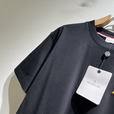 Moncler蒙家 2026春夏最新男女同款👫贸易订单短袖T恤,全品相!!网红款!采用logo图案刺绣设 Moncler蒙家 2026春夏最新男女同款👫贸易订单短袖T恤,全品相!!网红款!采用logo图案刺绣设