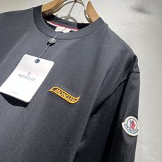 Moncler蒙家 2026春夏最新男女同款👫贸易订单短袖T恤,全品相!!网红款!采用logo图案刺绣设 Moncler蒙家 2026春夏最新男女同款👫贸易订单短袖T恤,全品相!!网红款!采用logo图案刺绣设