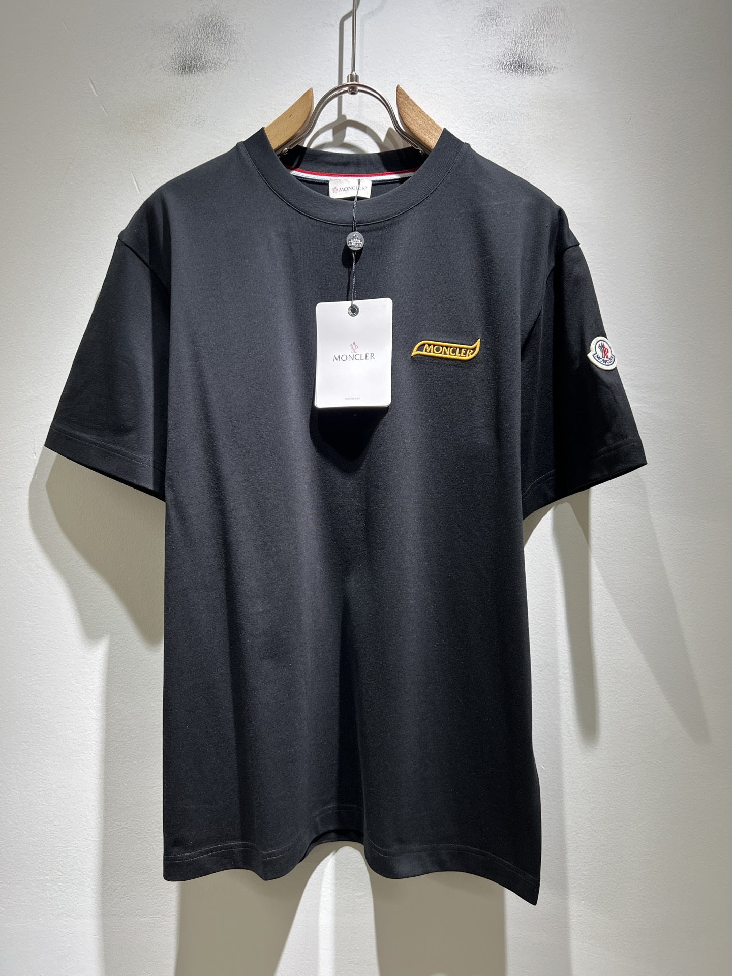 Moncler蒙家 2026春夏最新男女同款👫贸易订单短袖T恤，全品相！！网红款！采用logo图案刺绣设