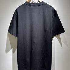 Moncler蒙家 2026春夏最新男女同款👫贸易订单短袖T恤,全品相!!网红款!采用logo图案刺绣设 Moncler蒙家 2026春夏最新男女同款👫贸易订单短袖T恤,全品相!!网红款!采用logo图案刺绣设