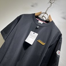 Moncler蒙家 2026春夏最新男女同款👫贸易订单短袖T恤,全品相!!网红款!采用logo图案刺绣设 Moncler蒙家 2026春夏最新男女同款👫贸易订单短袖T恤,全品相!!网红款!采用logo图案刺绣设