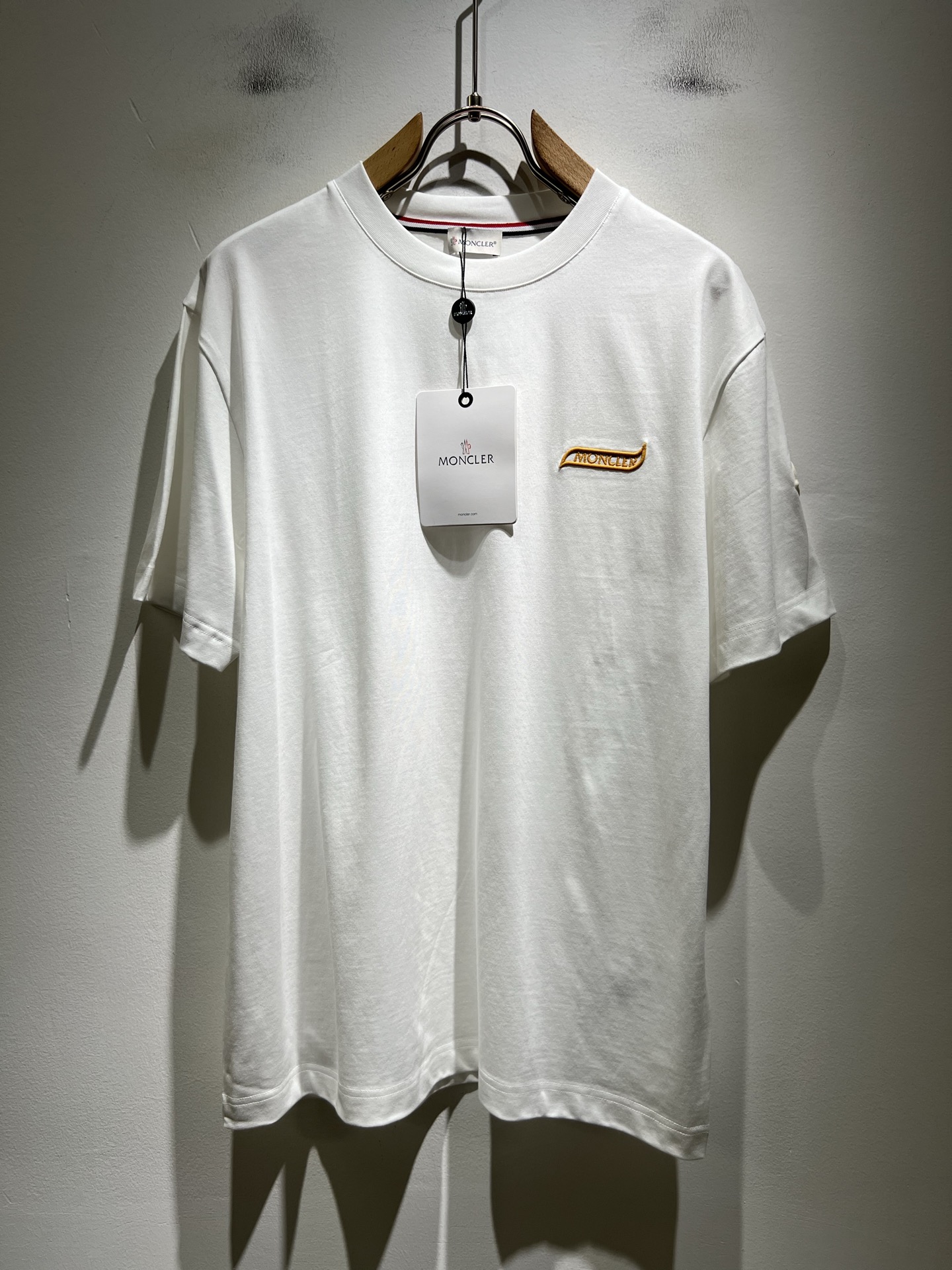 Moncler蒙家 2026春夏最新男女同款👫贸易订单短袖T恤，全品相！！网红款！采用logo图案刺绣设
