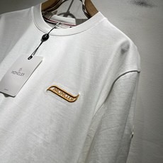 Moncler蒙家 2026春夏最新男女同款👫贸易订单短袖T恤,全品相!!网红款!采用logo图案刺绣设 Moncler蒙家 2026春夏最新男女同款👫贸易订单短袖T恤,全品相!!网红款!采用logo图案刺绣设